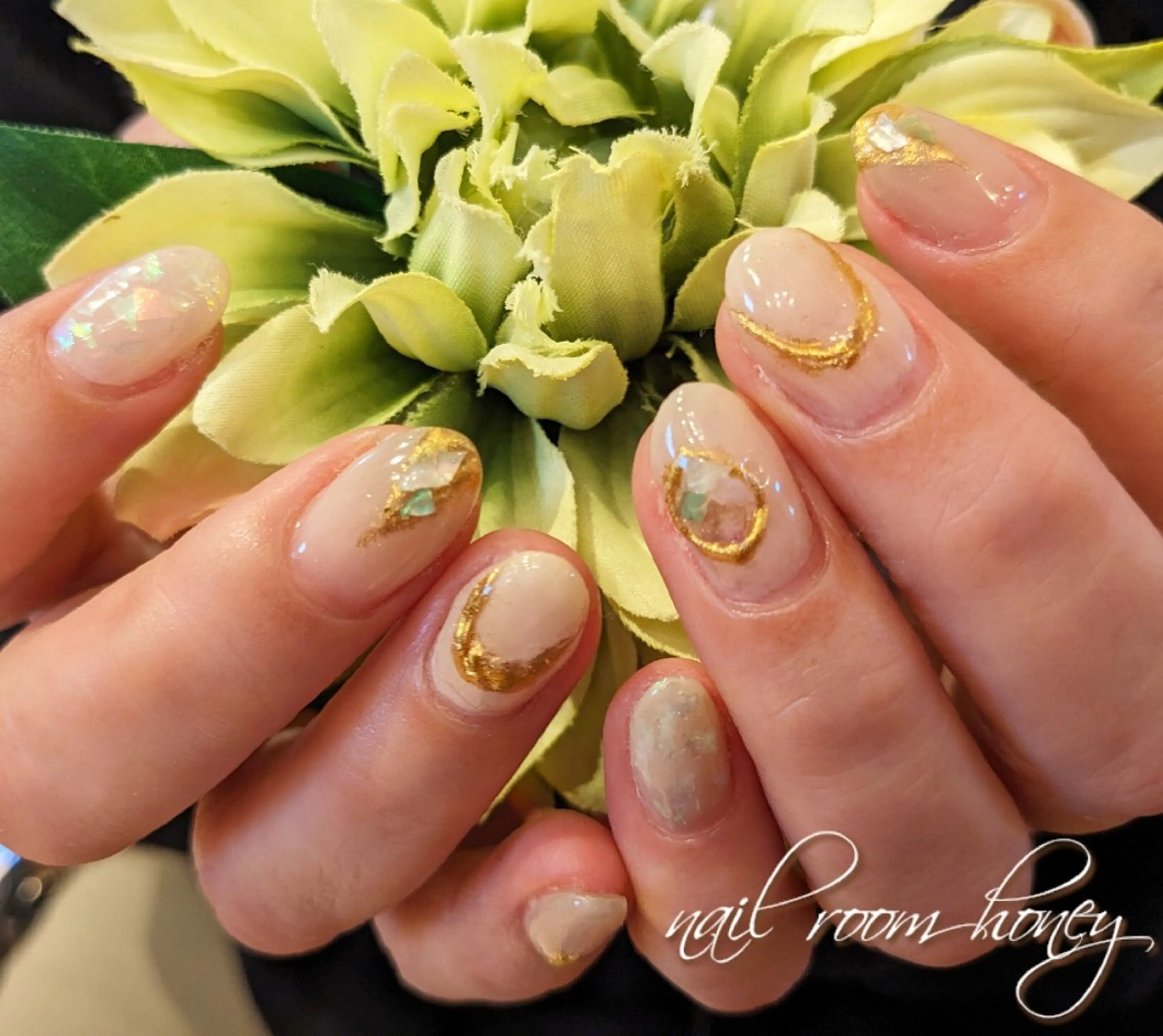 ネイル ゴールド nail room  honeyのネイルデザイン