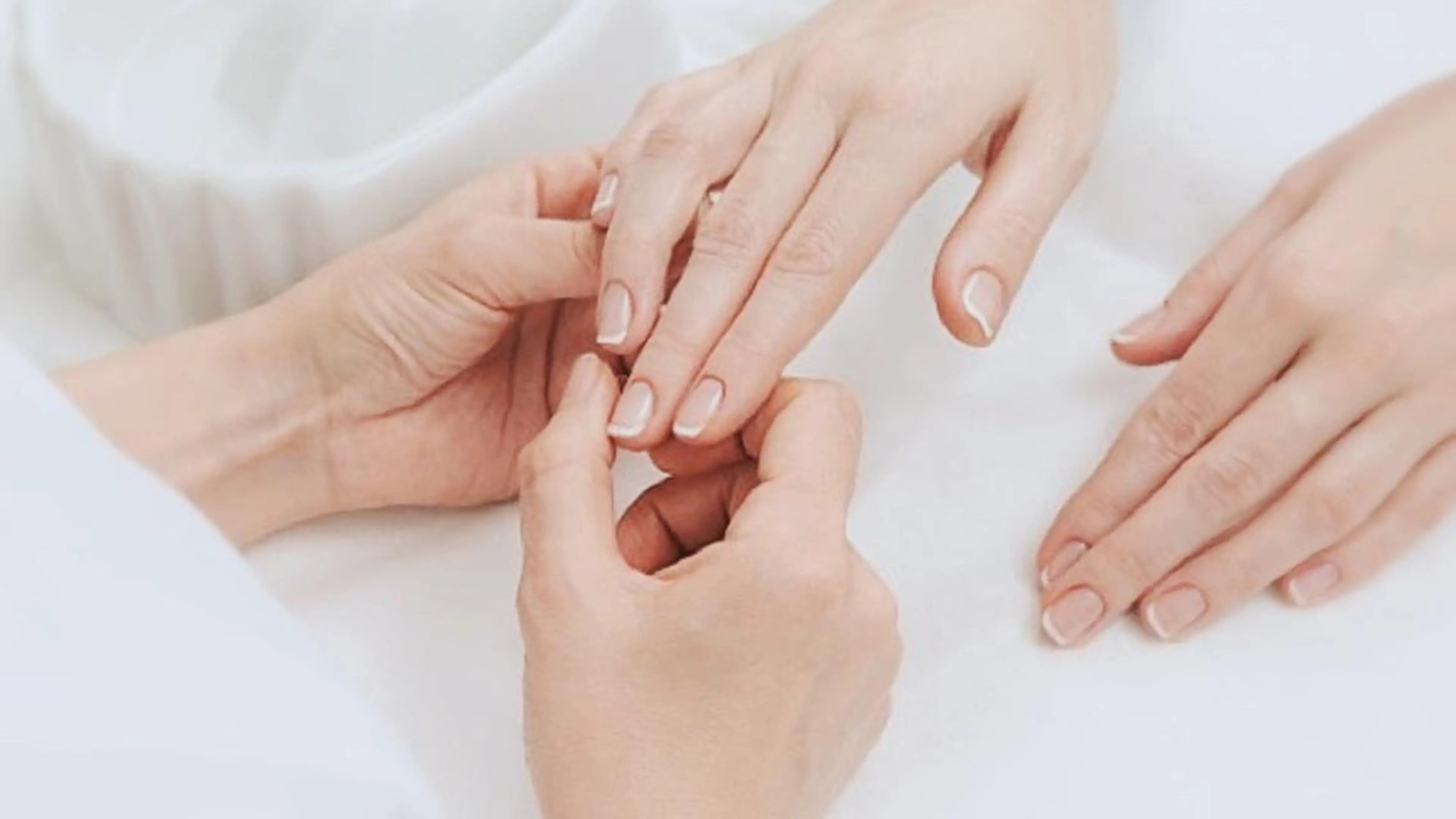 他店ジェルネイルオフ(自爪カット付き❤️)の写真