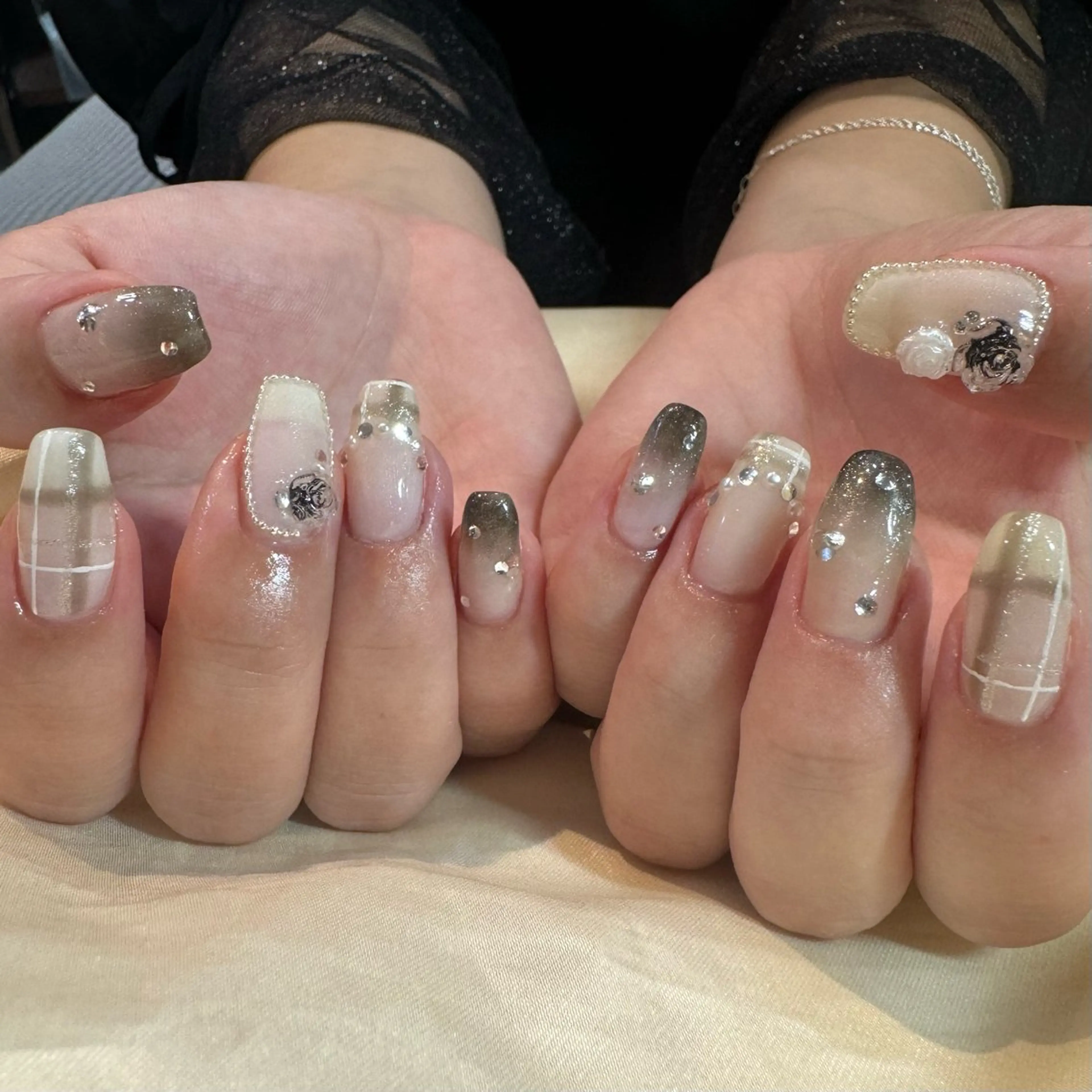 ネイル ハンドネイル 藤井 里緒奈のネイルデザイン