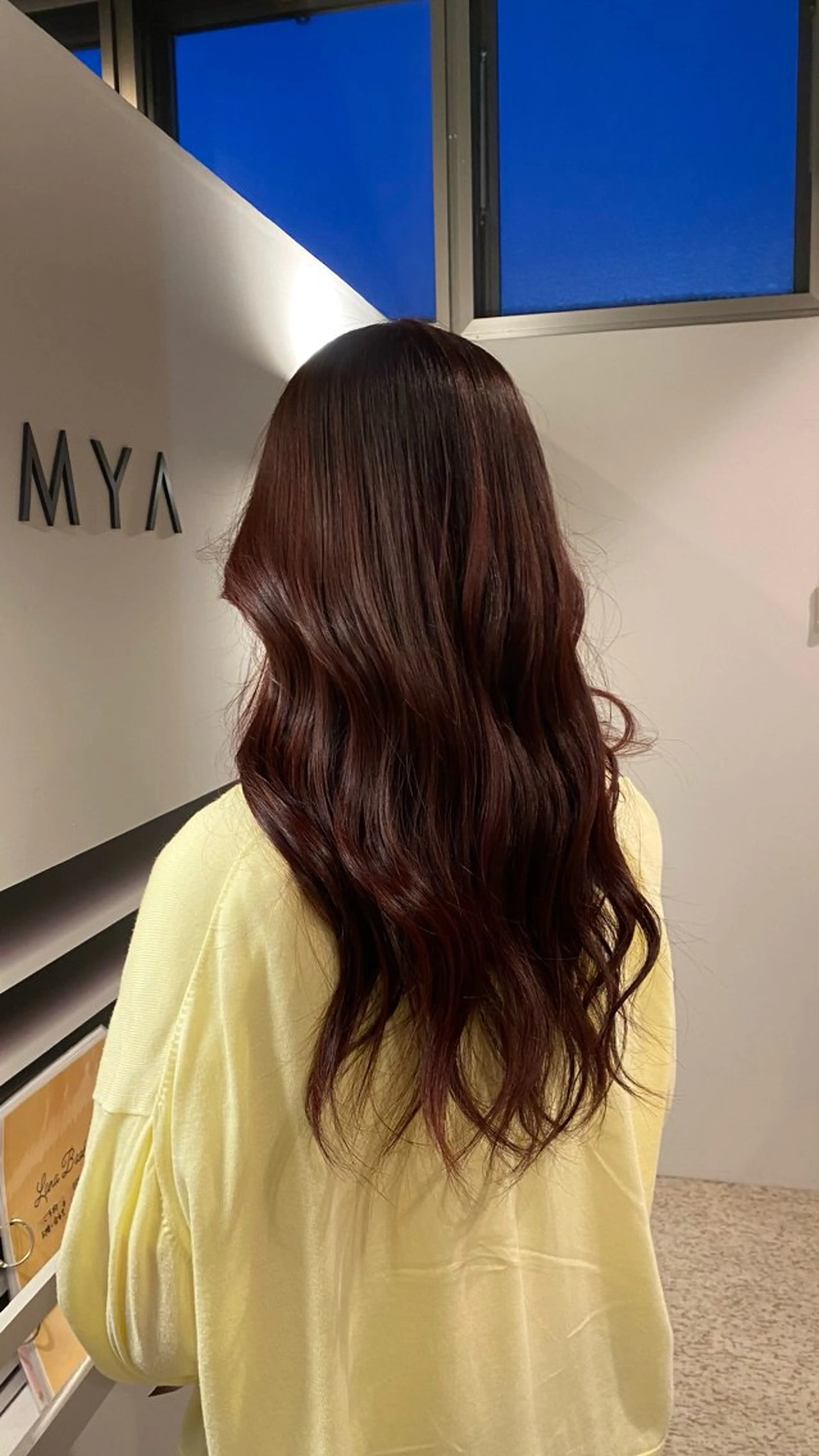 ロング カラー ブラウンカラー 手塚 こと望のヘアスタイル