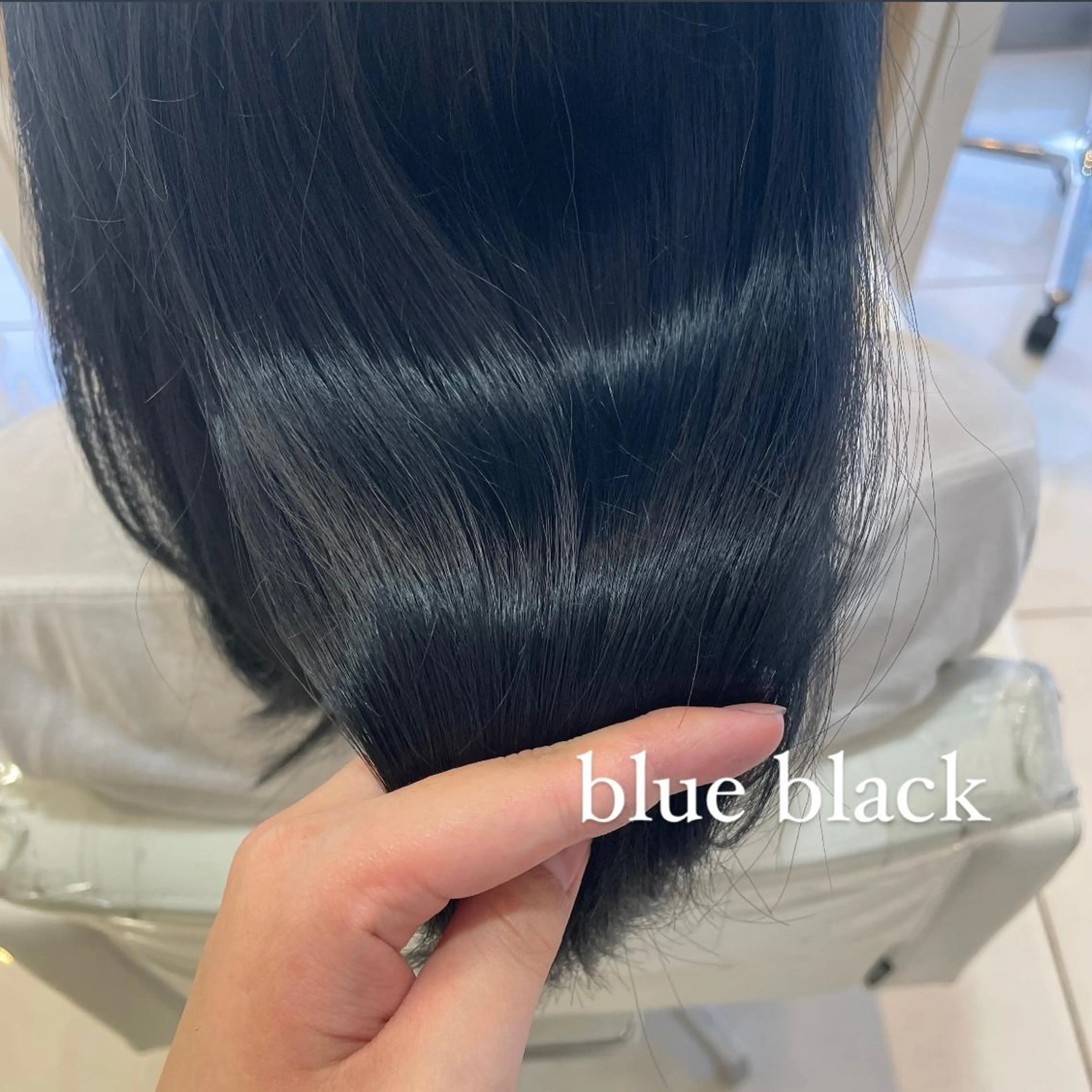 ミディアム カラー 黒髪 ブルーカラー ブルーブラック BiBi  藪 菜月のヘアスタイル