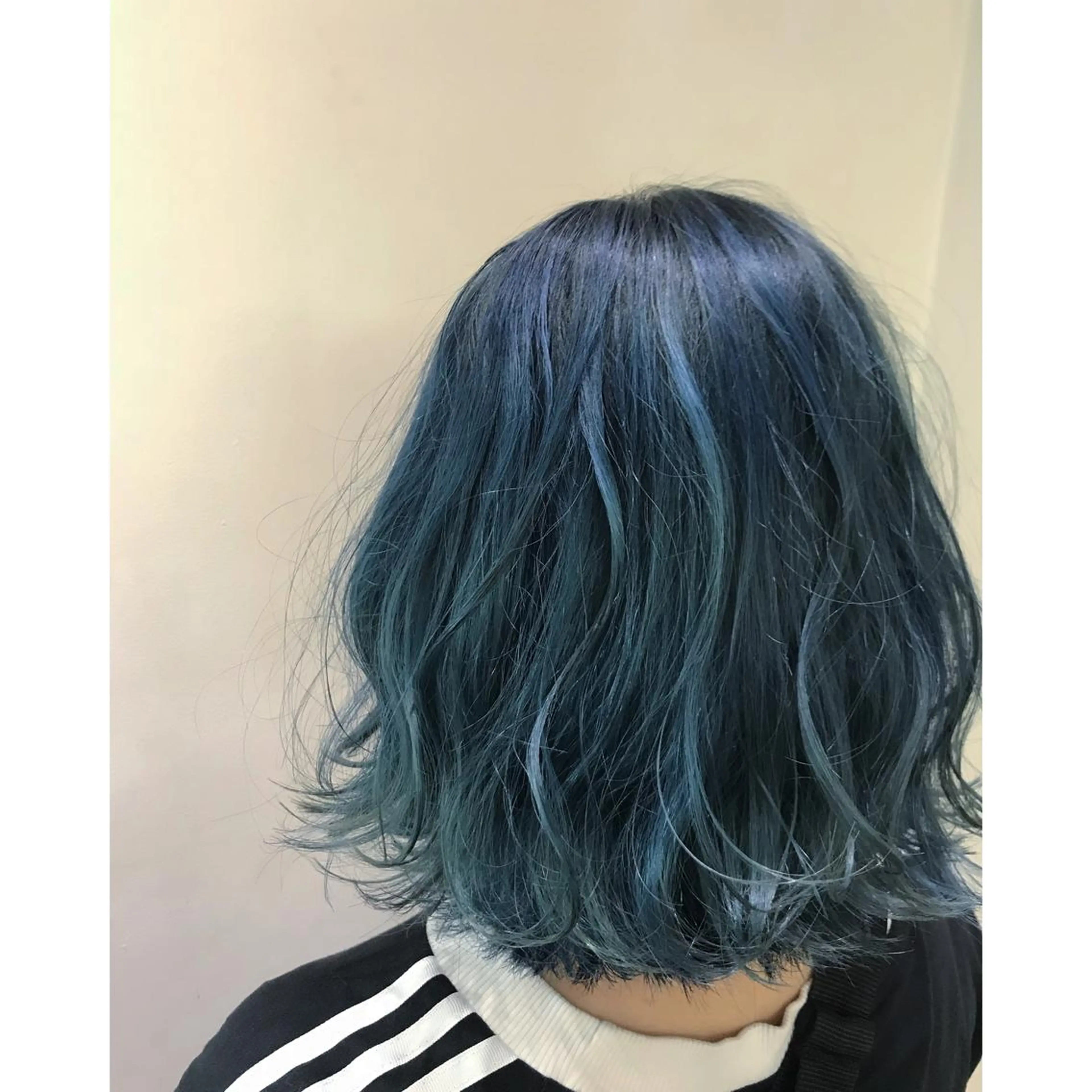 ミディアム カラー ブリーチ ブルーカラー トリートメント 坂西 春果のマツエク・マツパデザイン