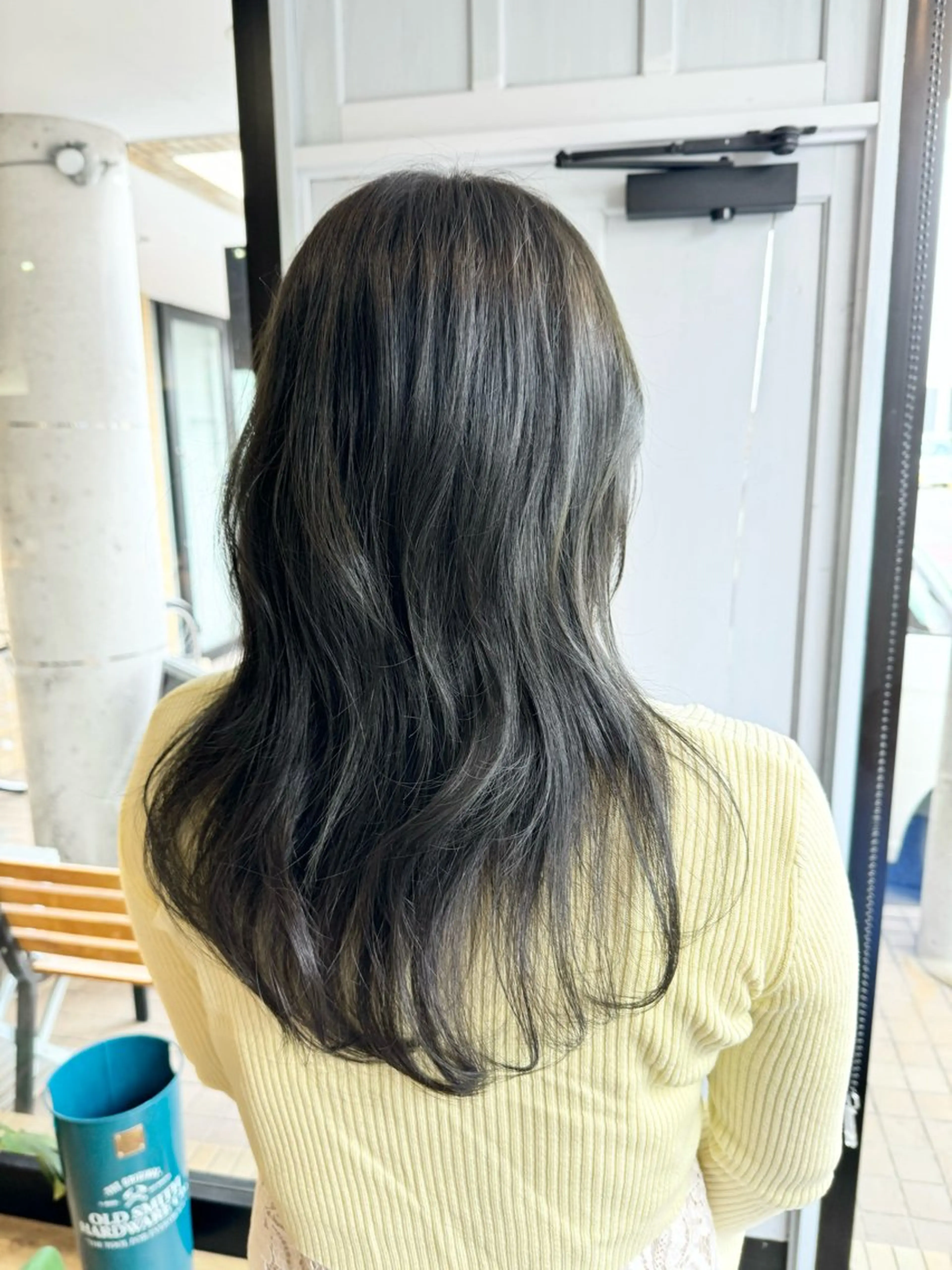 ロング カラー グレージュ オリーブグレージュ オリーブグレー ヘアカラー トリートメント ツキダテ ユイのヘアスタイル