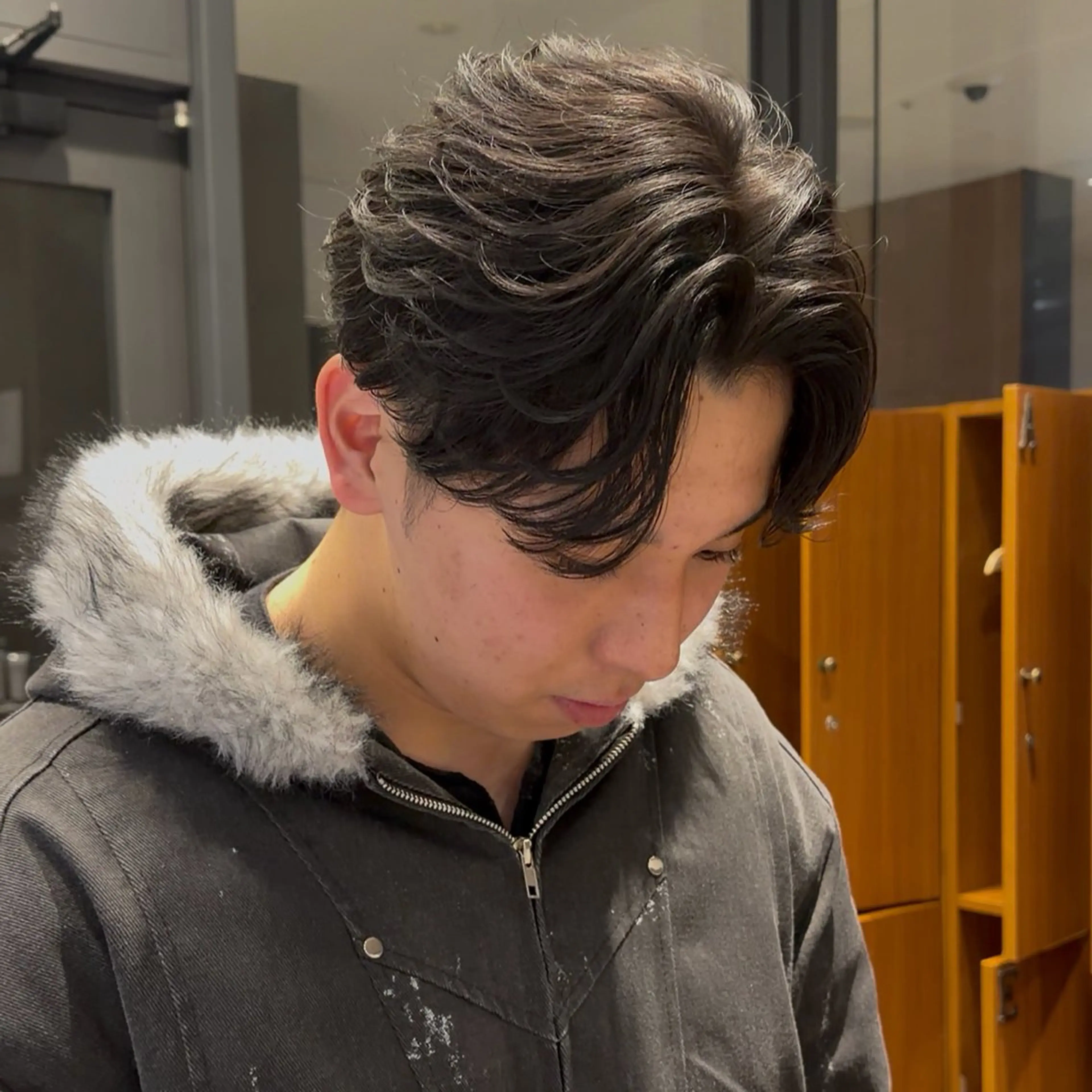 人気No.1スタイル！韓国風センターパートの写真