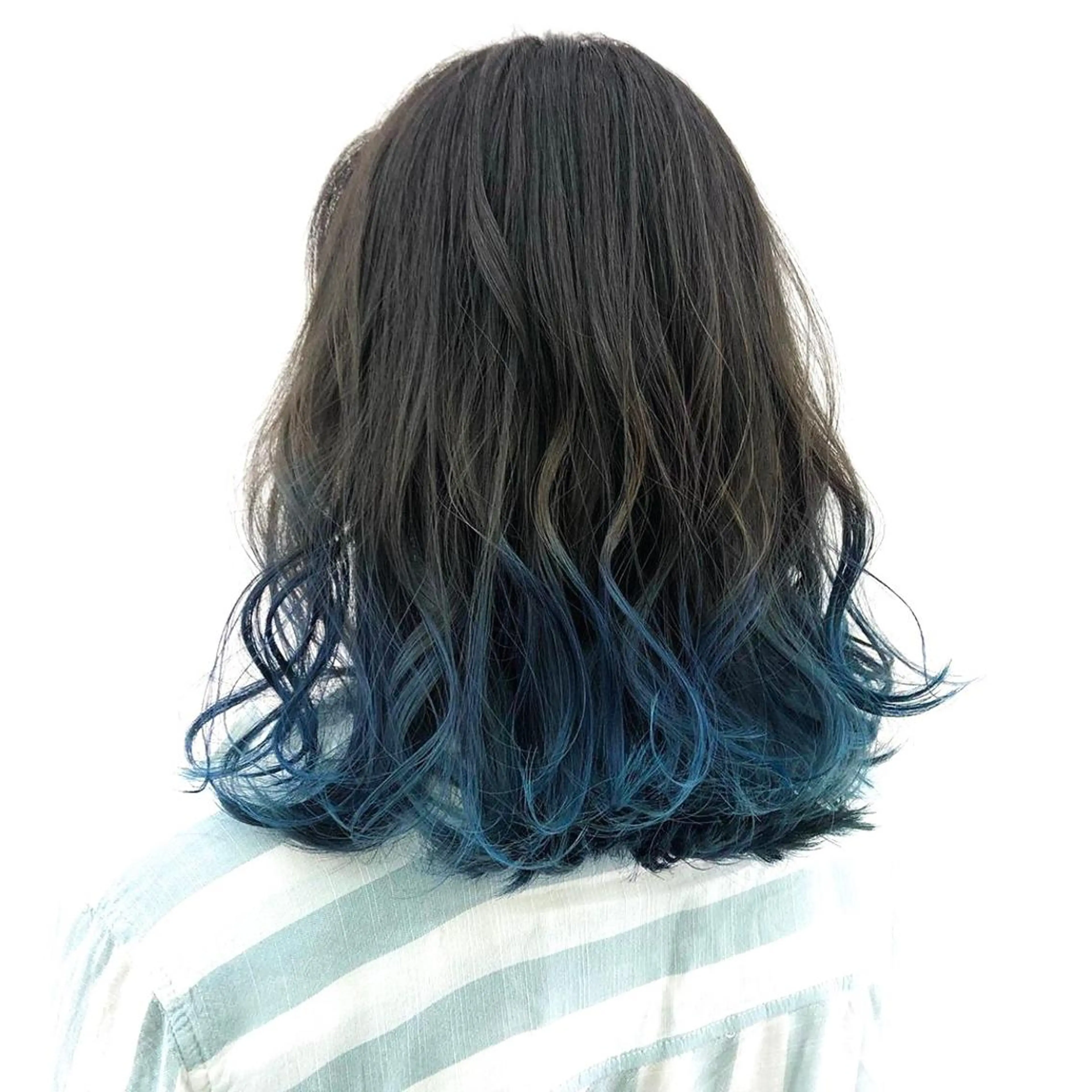 ミディアム カラー アダチ コウスケのヘアスタイル