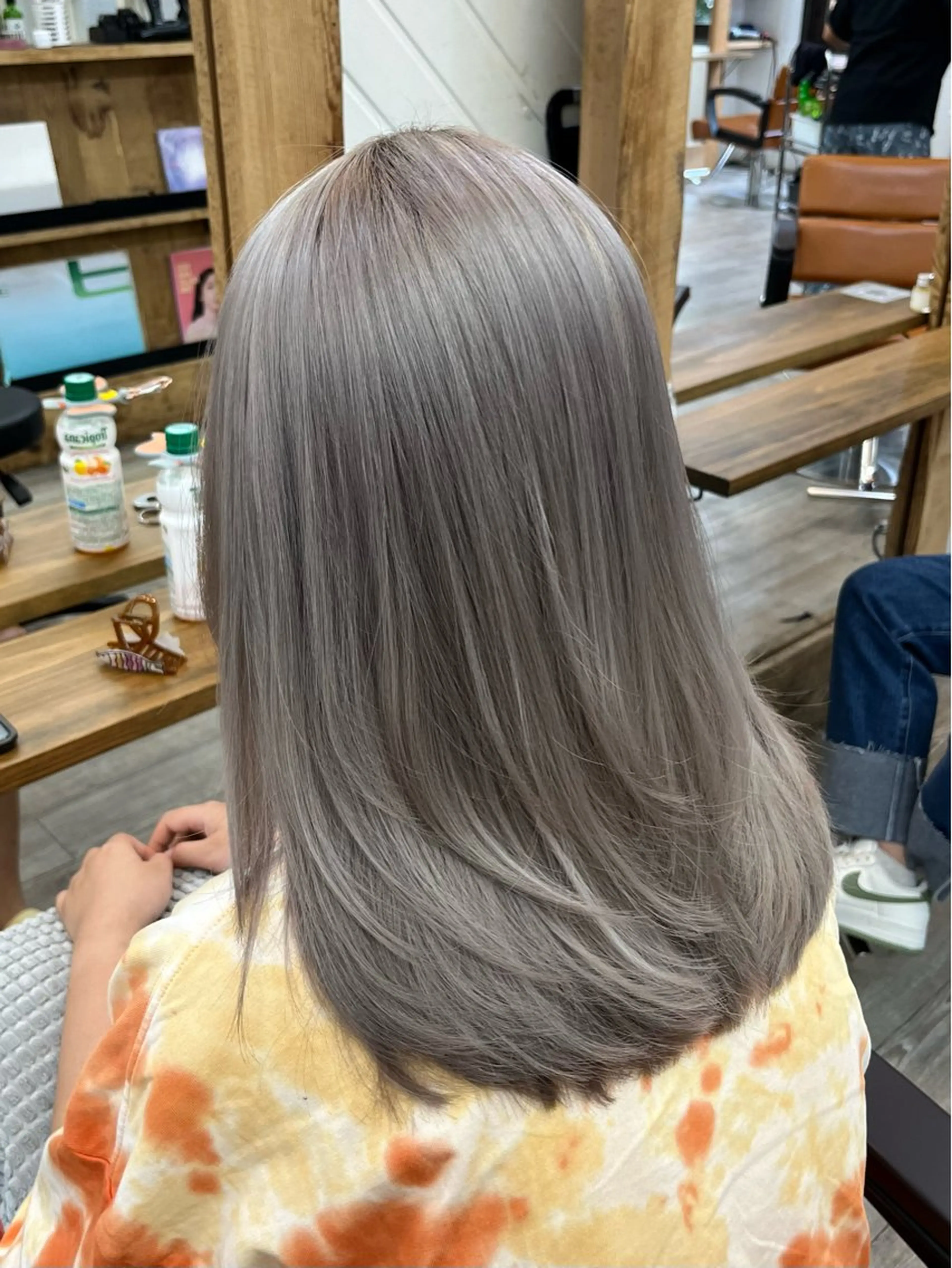 セミロング カラー ベージュカラー ダブルカラー ハイトーンカラー シルバー シルバーベージュ ヘアカラー トリートメント 🦋レイヤー職人 猪瀬玲奈🦋のヘアスタイル