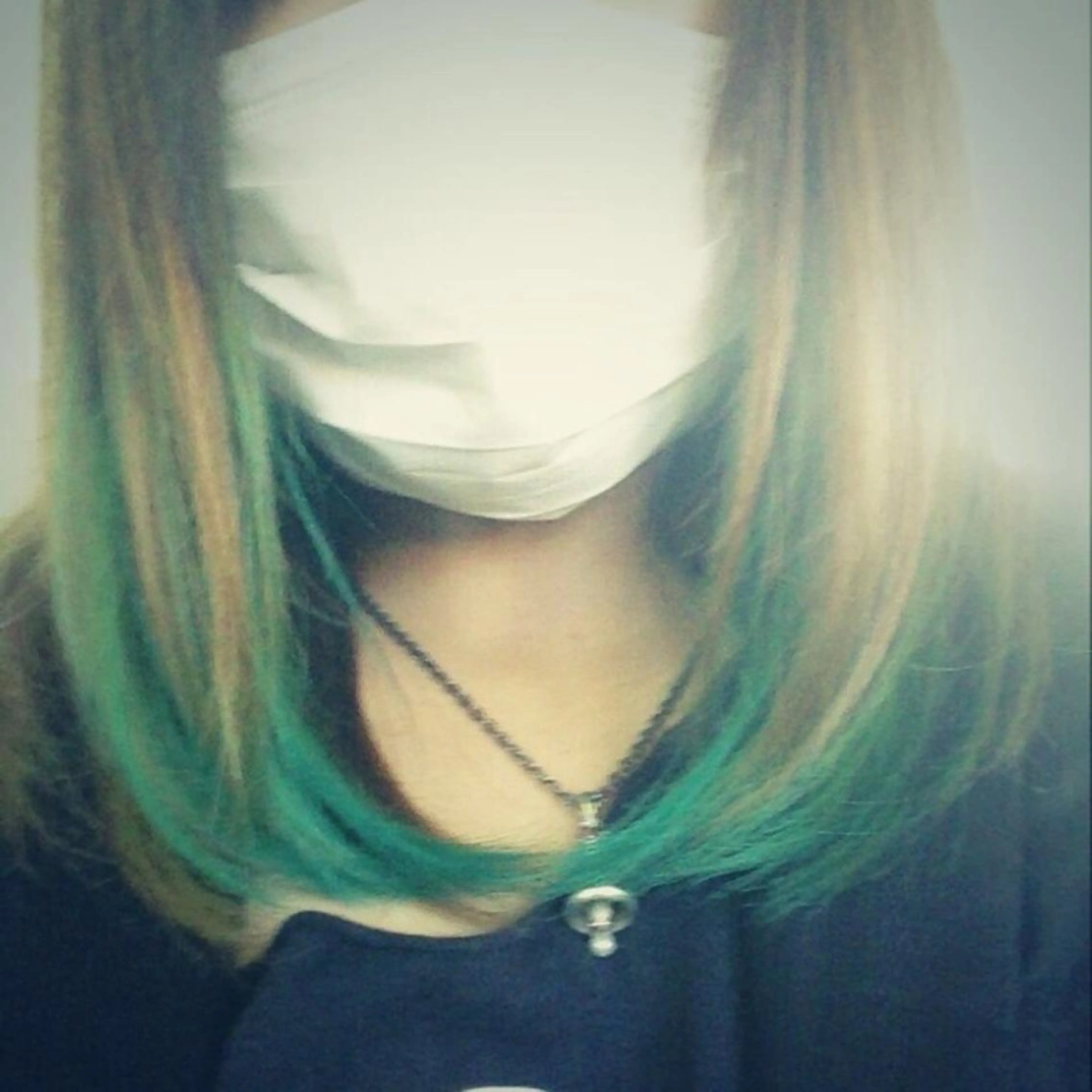 ミディアム カラー ブリーチ ミドウチ アヤカのヘアスタイル