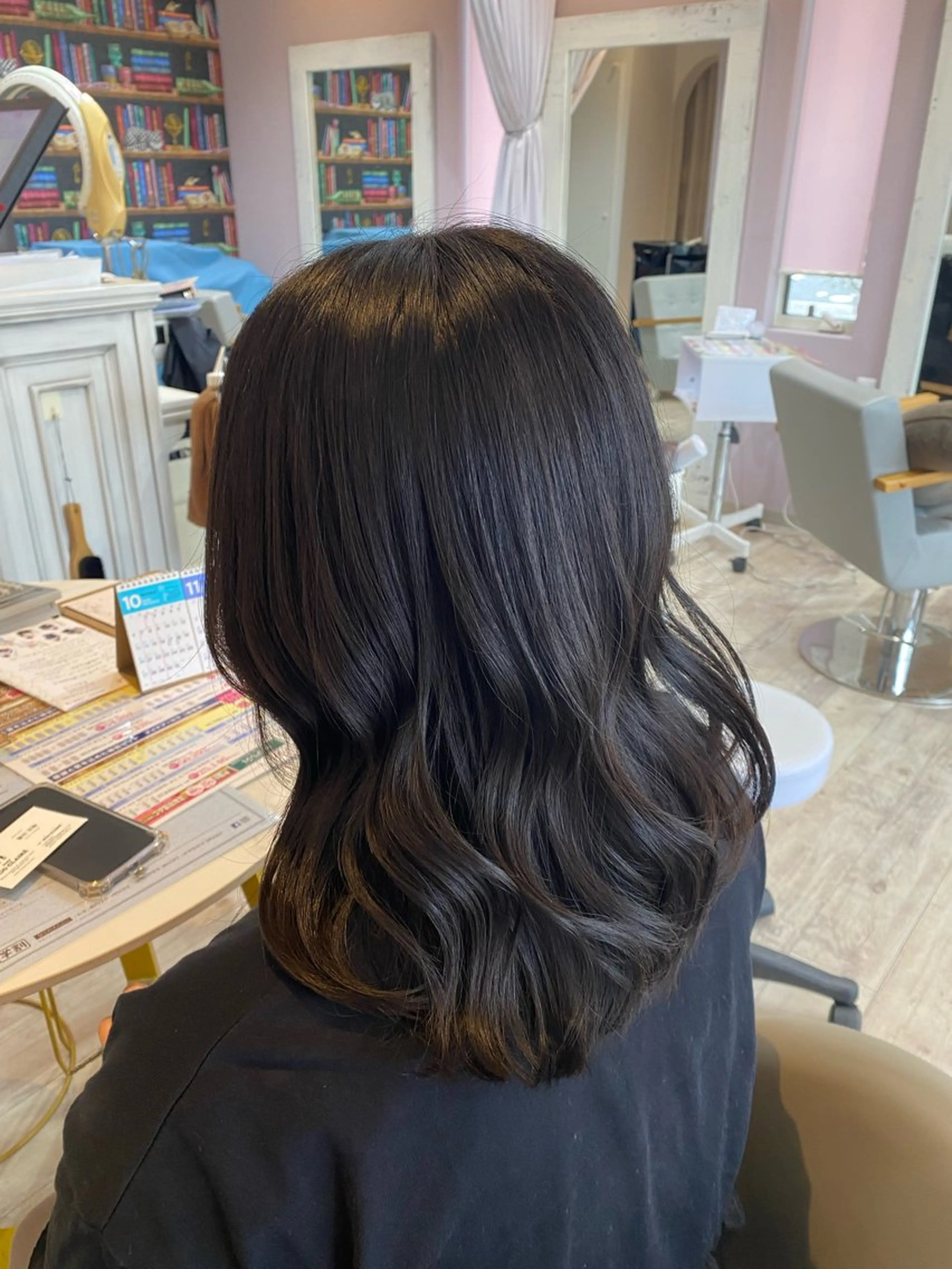 ミディアム かまだ しおりのヘアスタイル