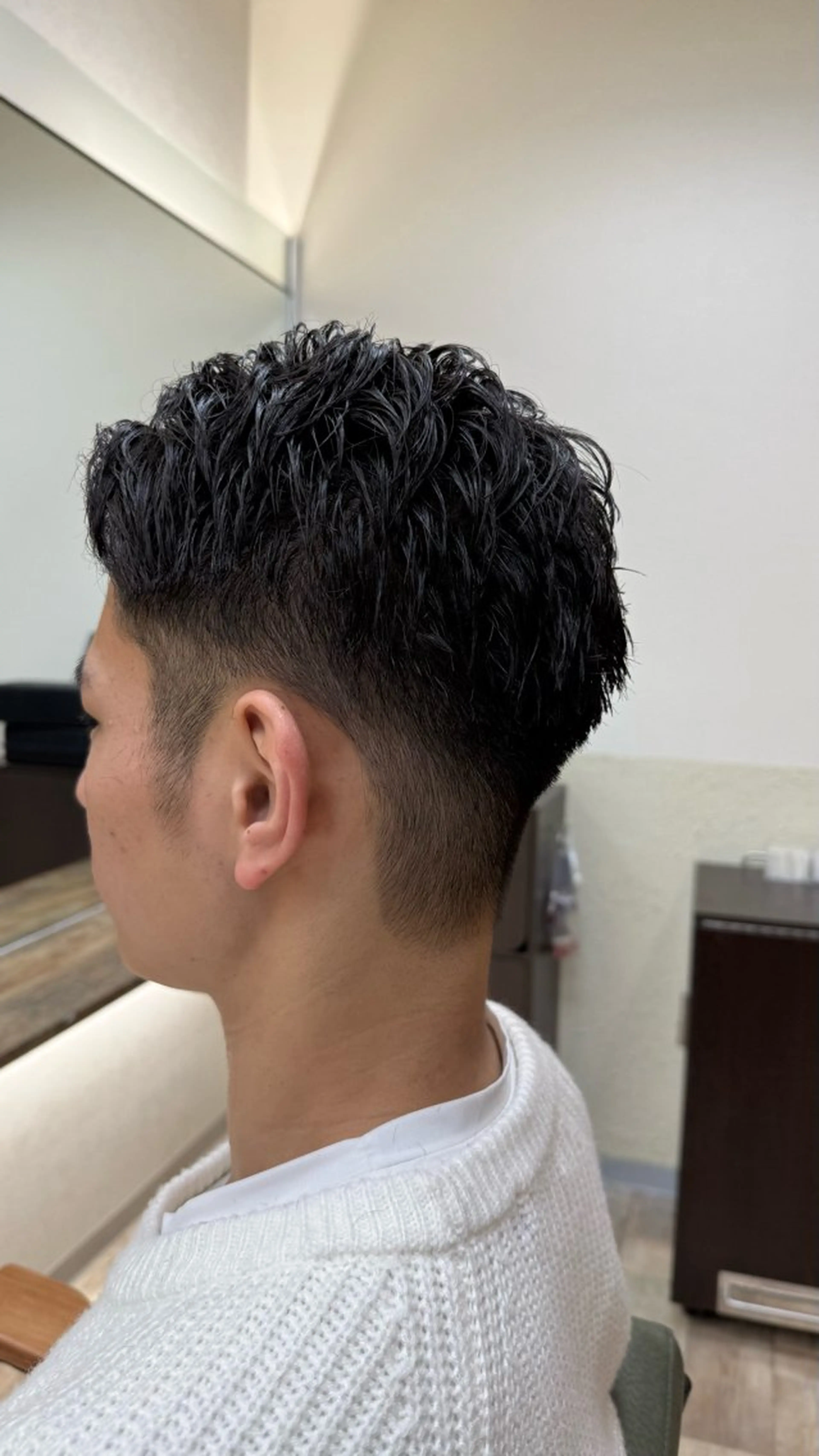 メンズ カット ハイトーン募集中 💜✝️荒川優輝のヘアスタイル