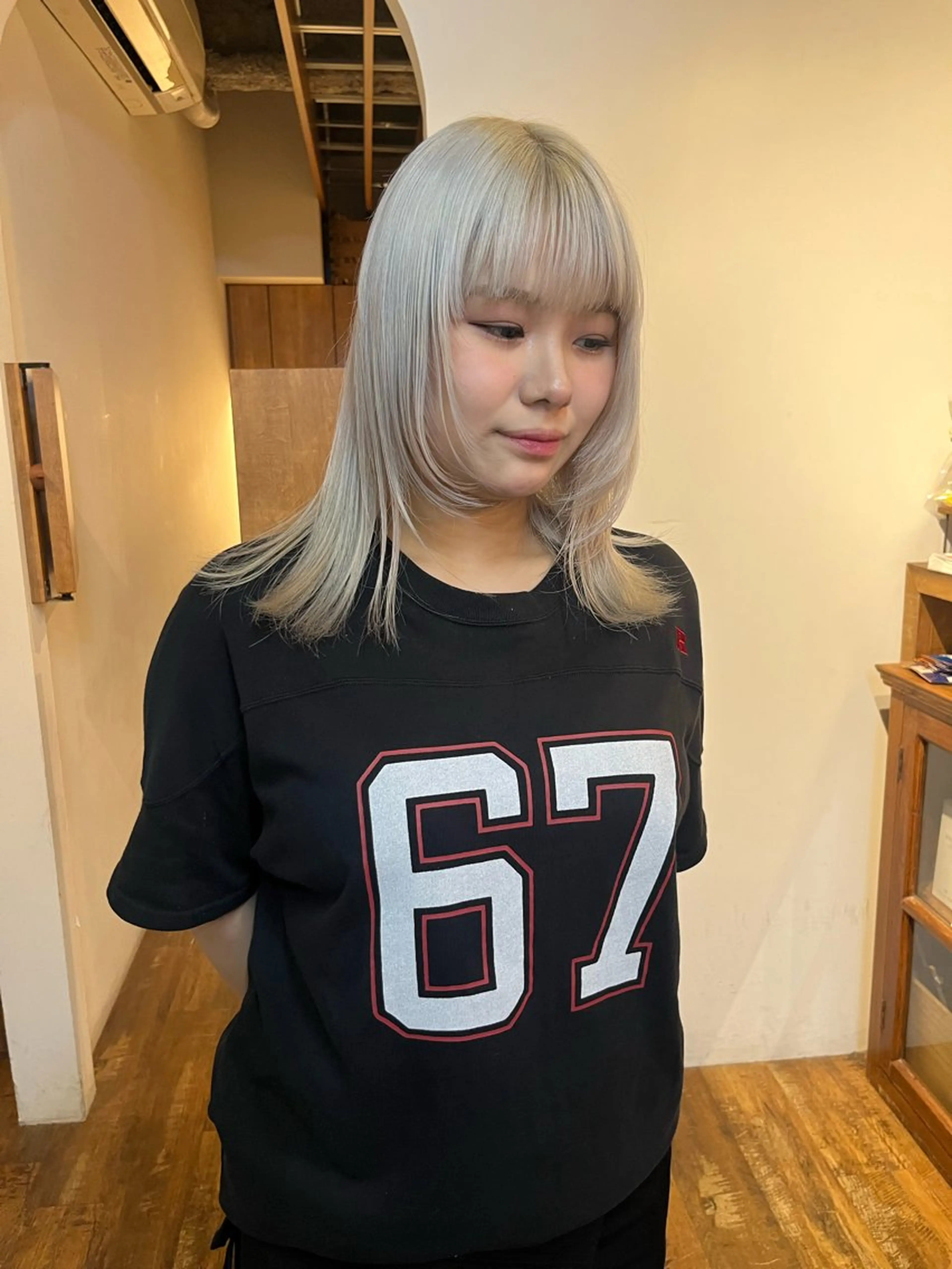 ミディアム カラー ブリーチ ブロンド ケアブリーチ ホワイトブロンド レイヤーカット ヘアカラー hono/ボブ/ ハイトーン/ベージュのヘアスタイル