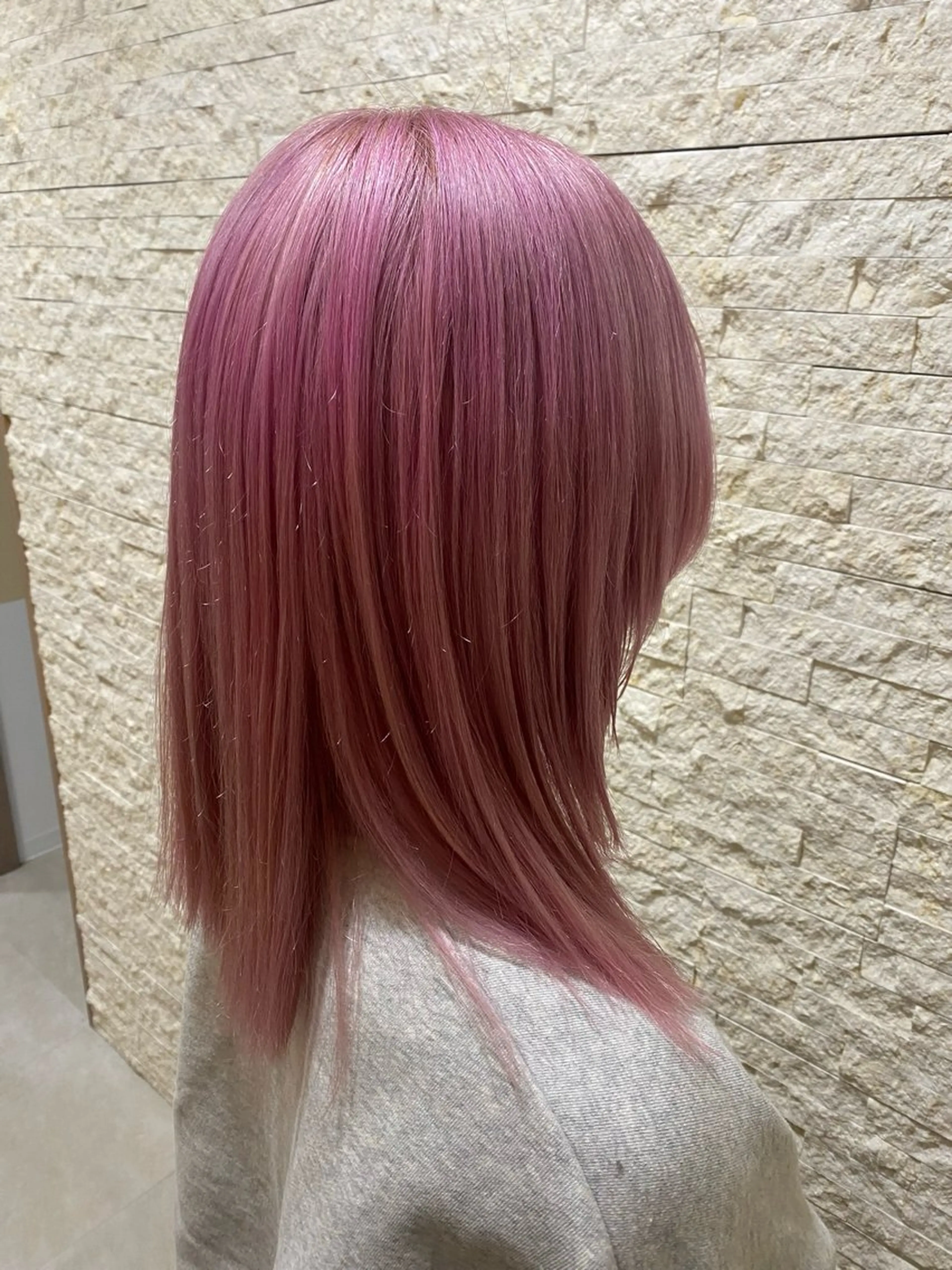 セミロング カラー ブリーチ ピンクカラー ヘアカラー ハイトーン/推しカラ ー⛓💜ゆららのヘアスタイル