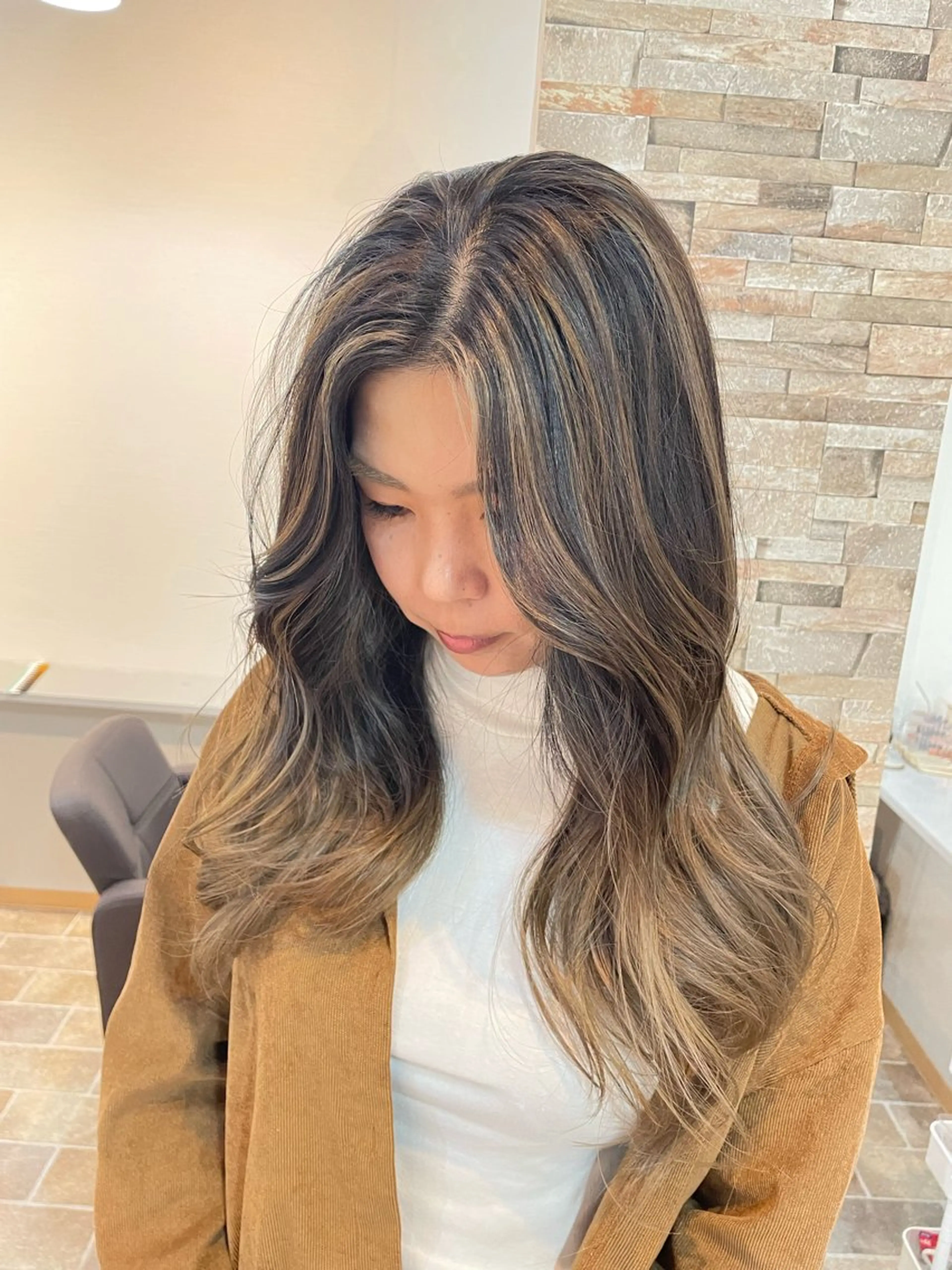 ロング カラー バレイヤージュ グラデーションカラー ハイライトカラー ハイライト レイヤーカット カット ヘアカラー トリートメント YUI/ ブリーチカラー🌷のヘアスタイル