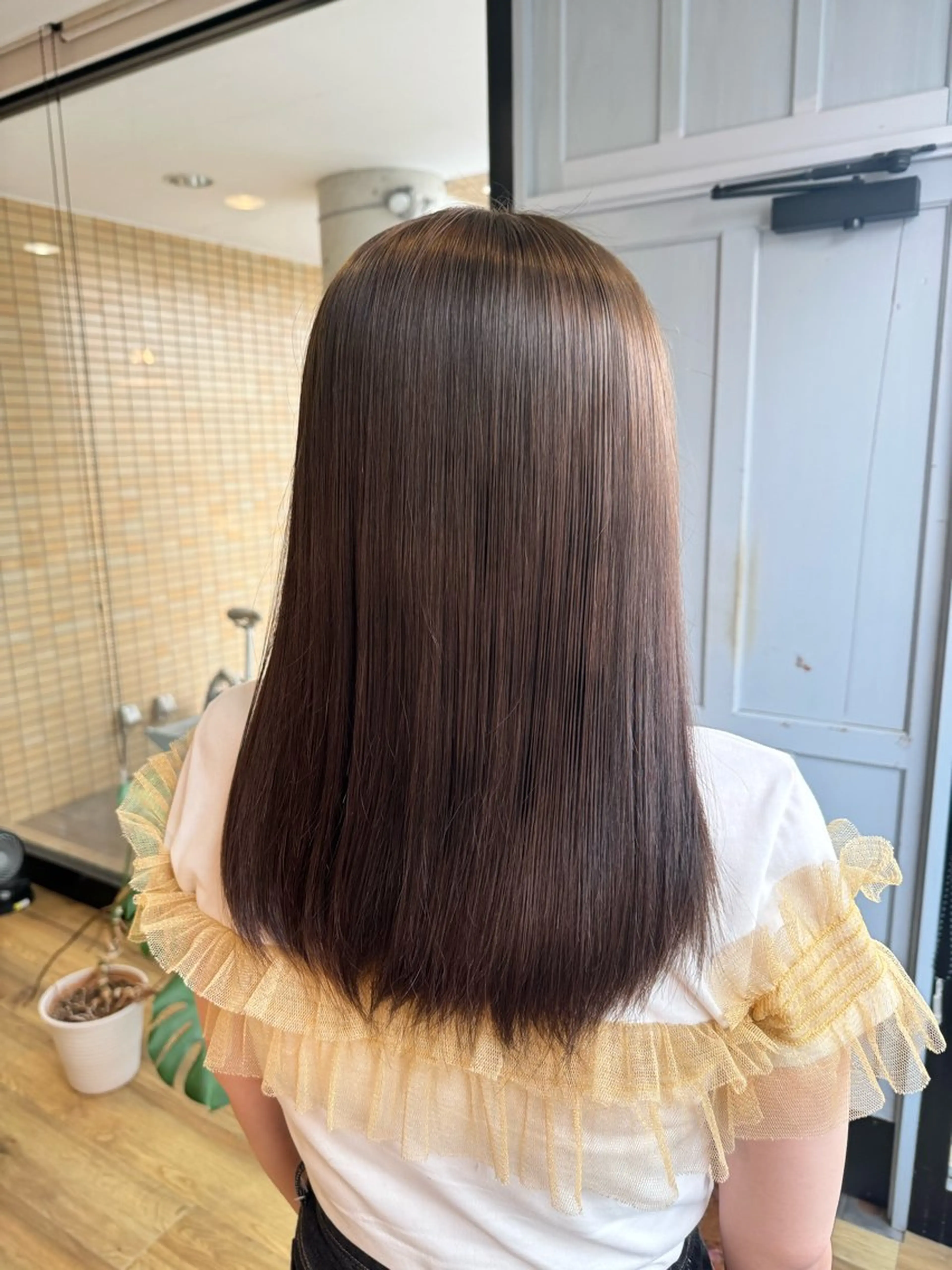 ロング カラー ベージュカラー オリーブベージュ ヘアカラー トリートメント ツキダテ ユイのヘアスタイル