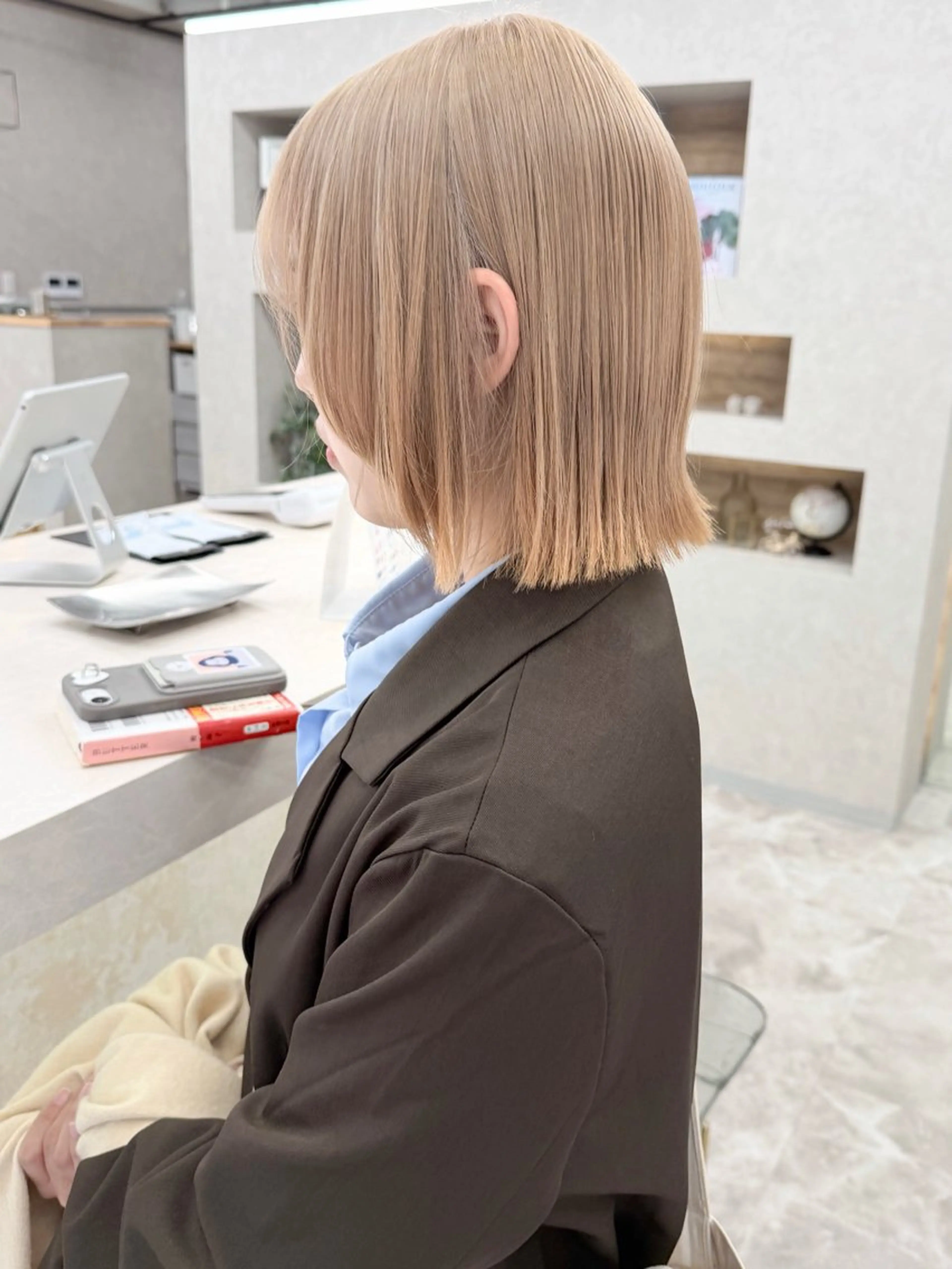 ミディアム カラー ベージュカラー ブリーチ ブロンド ブロンドベージュ オレンジ ヘアカラー ブリーチ/ベージュ 💕/momoaのヘアスタイル