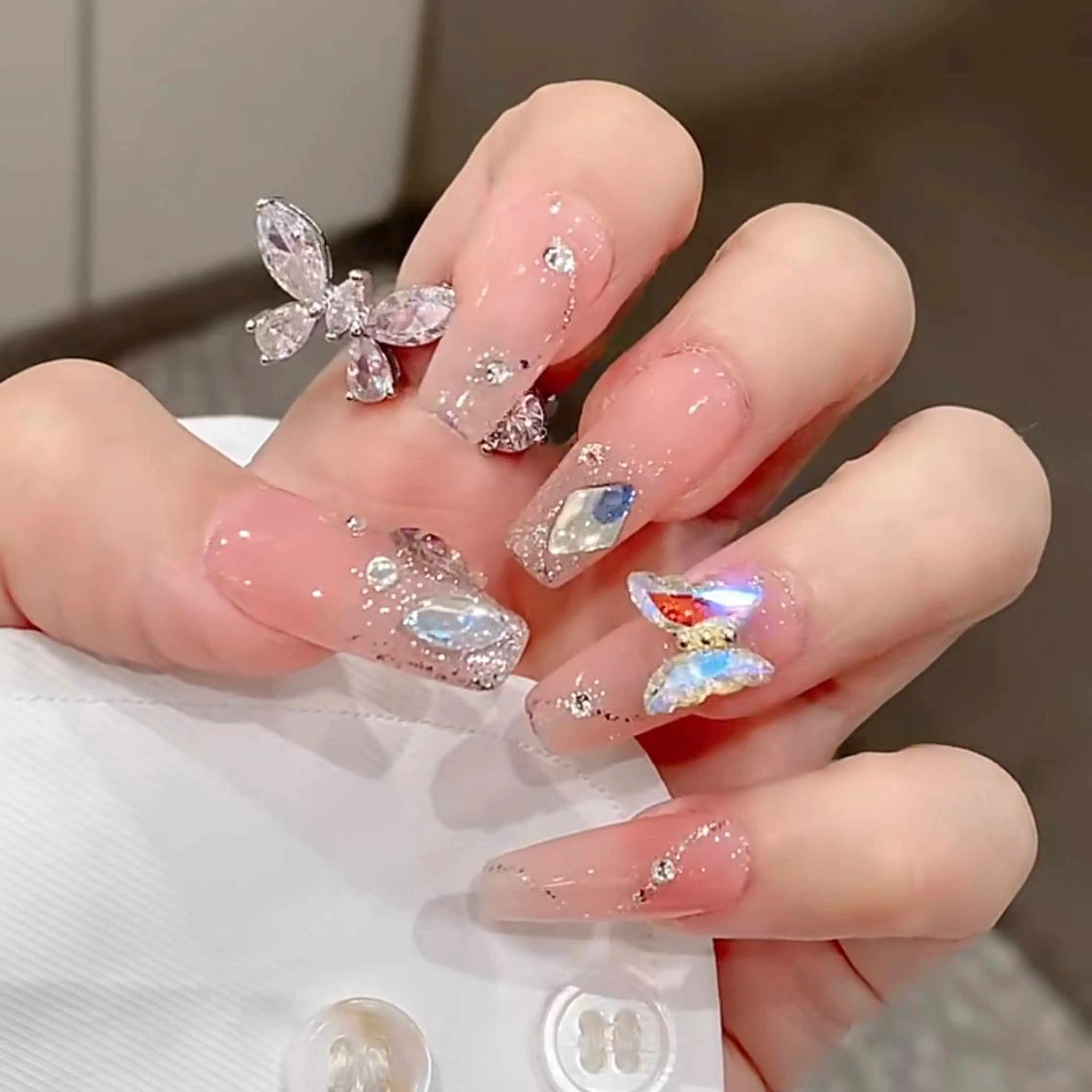 ネイル ハンドネイル Queens ciciのネイルデザイン