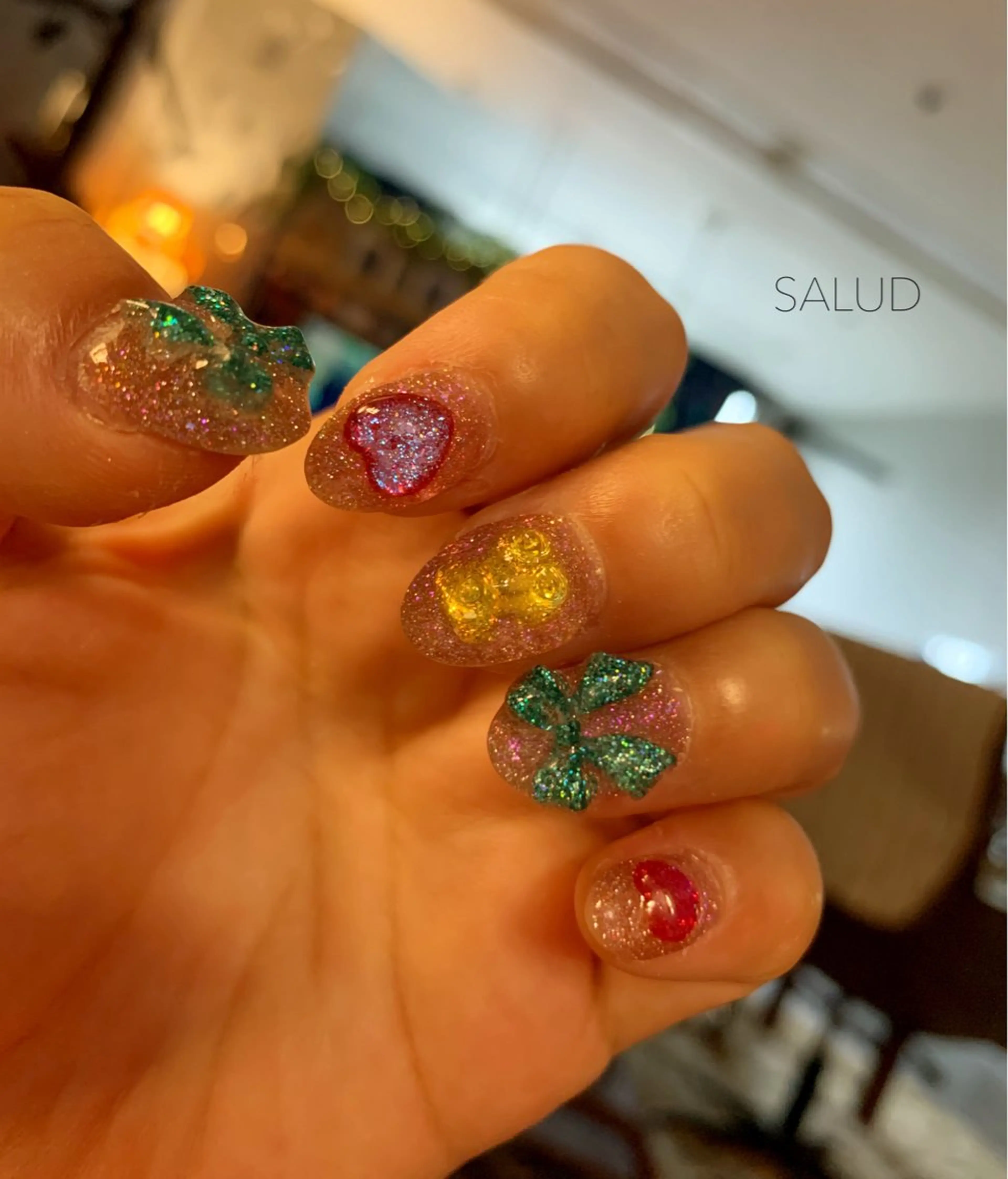 ネイル ストーンネイル ハンドネイル Nail Salon SALUDのネイルデザイン