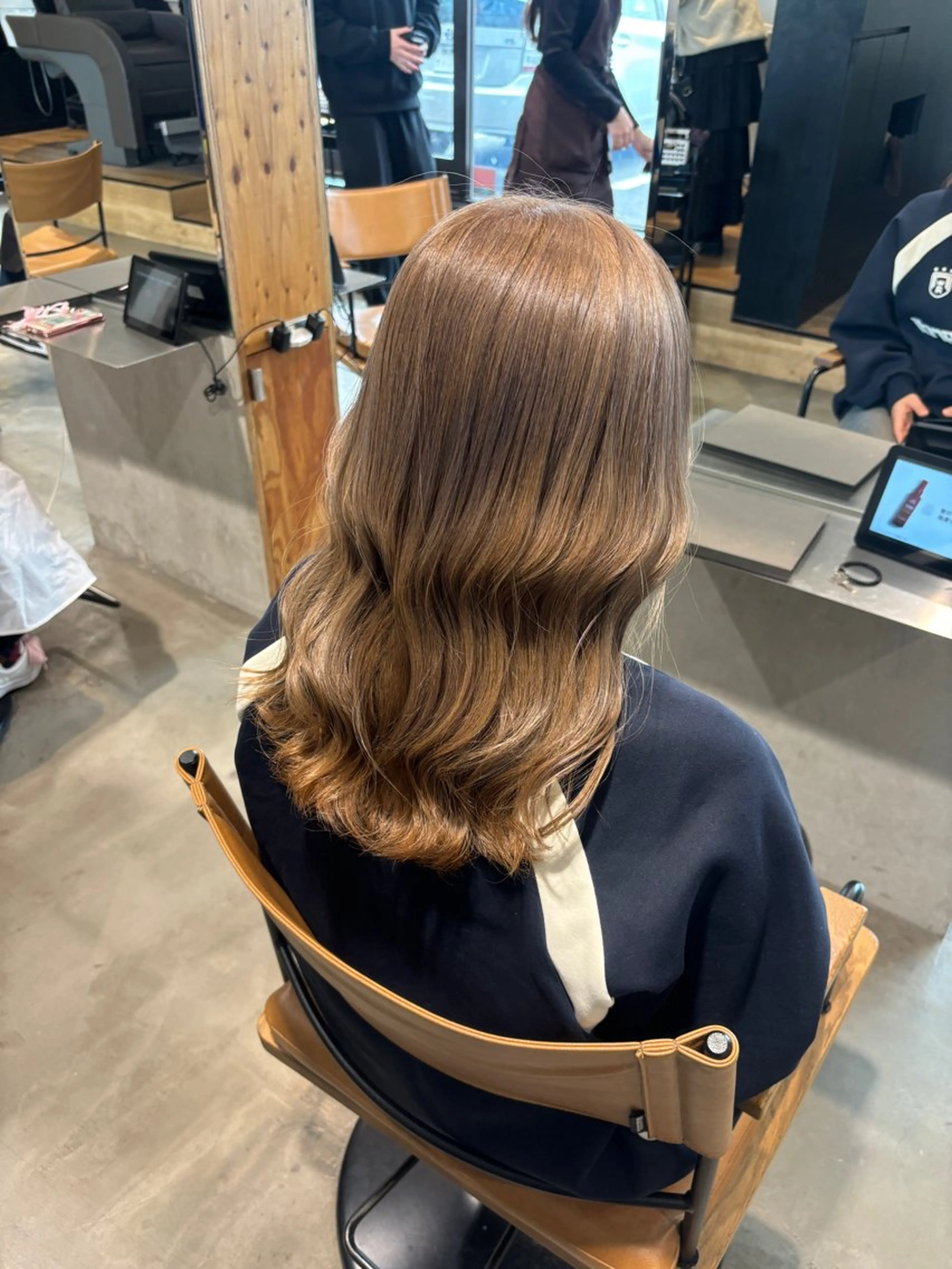 ロング カラー ベージュカラー ミルクティーベージュ ヘアカラー トリートメント 小木曽 里華のヘアスタイル