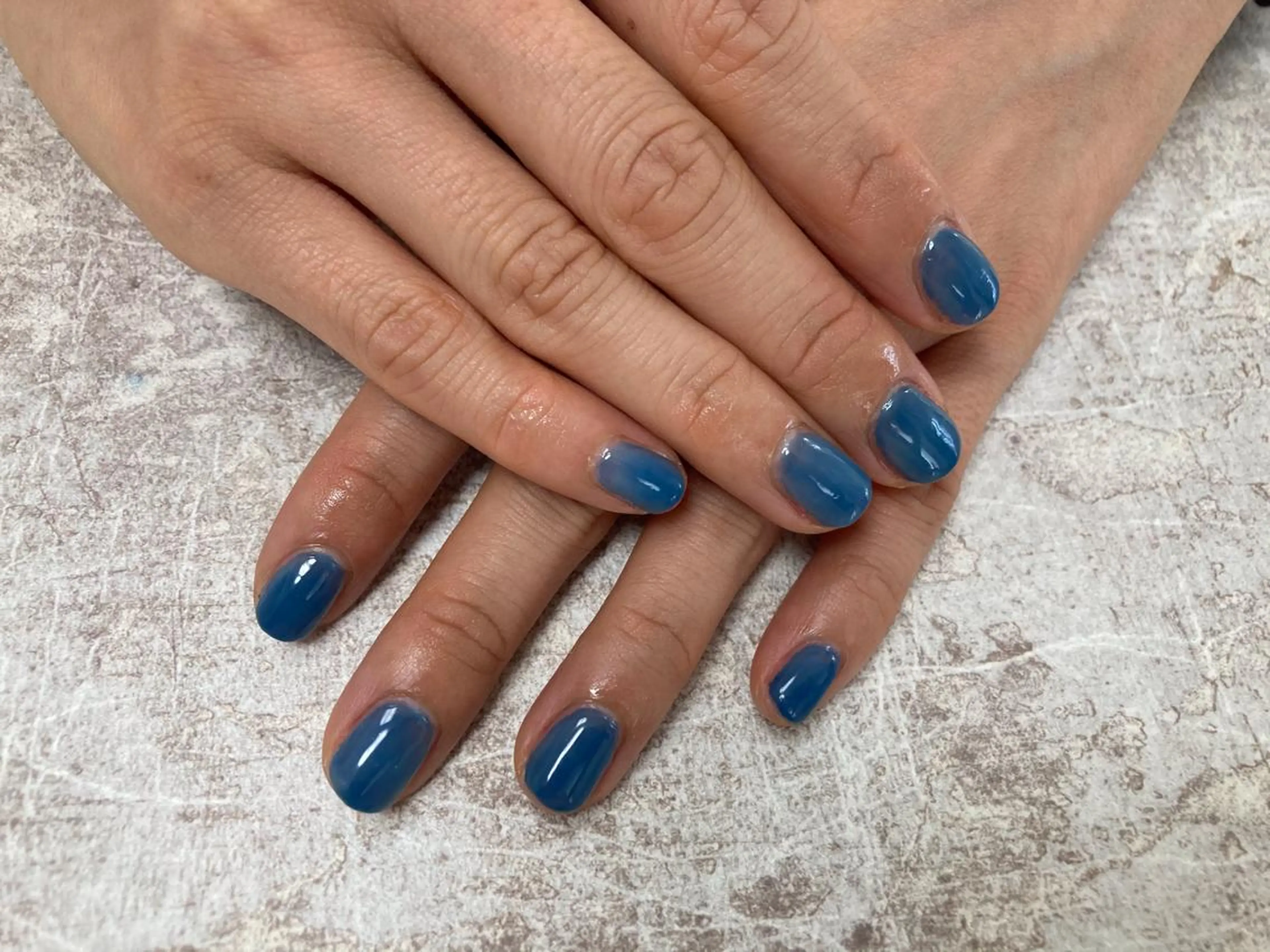 ネイル ブルー ワンカラーネイル mogunail &blowのネイルデザイン