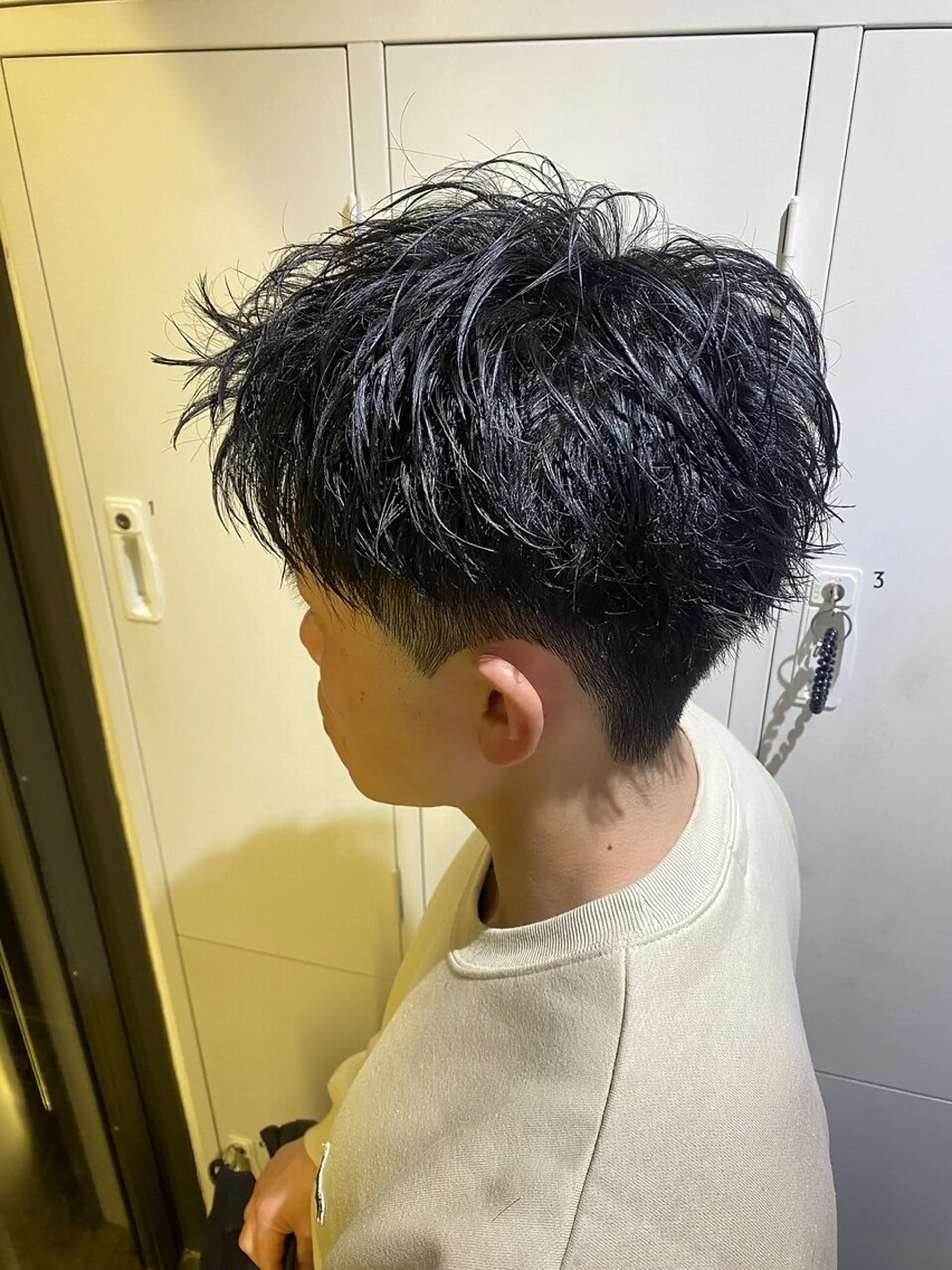 メンズ センターパート ダウンパーマ フェードカット フェザーパーマ カルマパーマ カット MEN’SsalonHYPE所属・布施メンズ特化美容師 秋山　涼のヘアスタイル