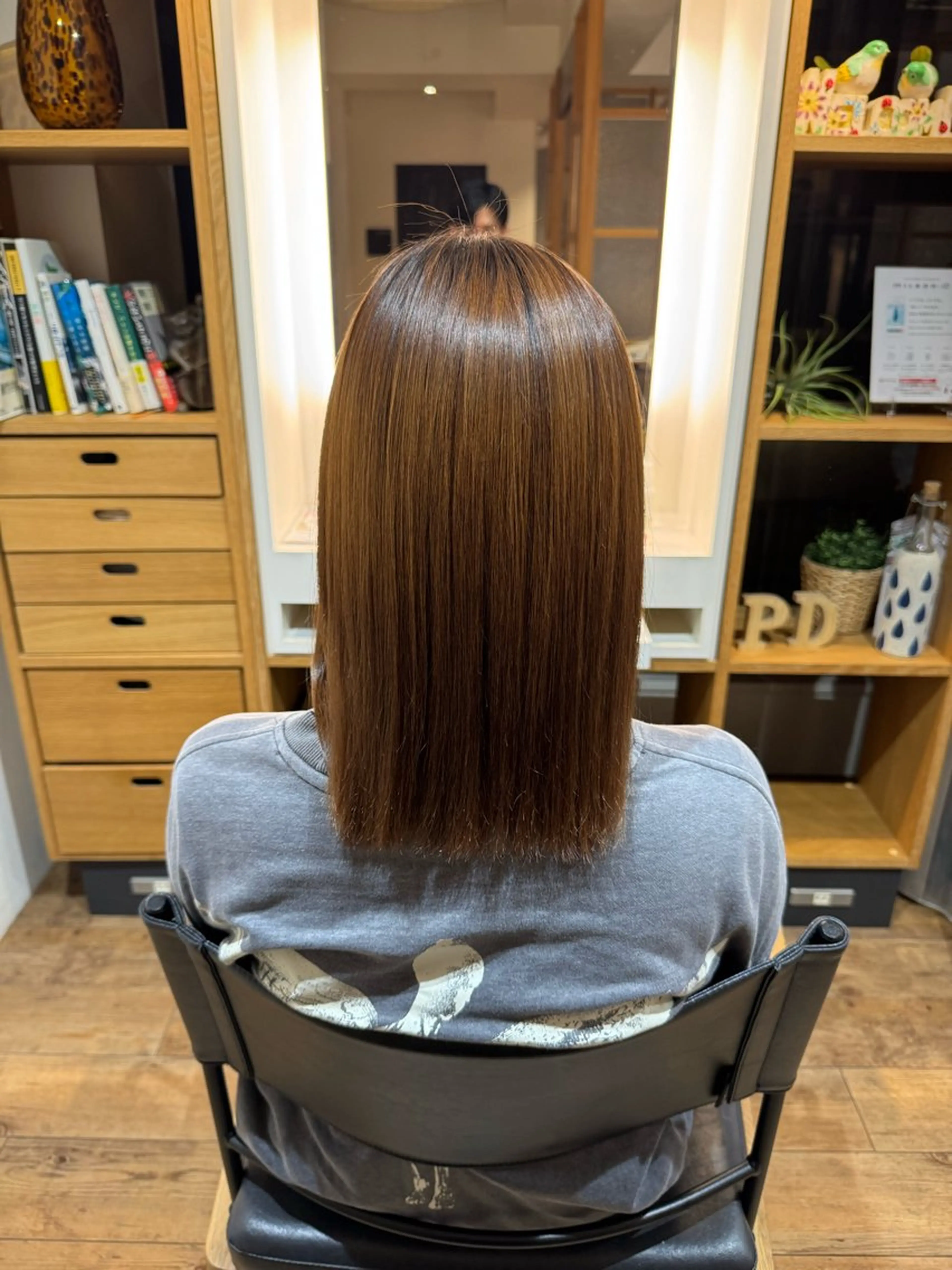 セミロング カット 縮毛矯正 トリートメント afloatkobe所属・美髪/髪質改善 川口凌弥のヘアスタイル