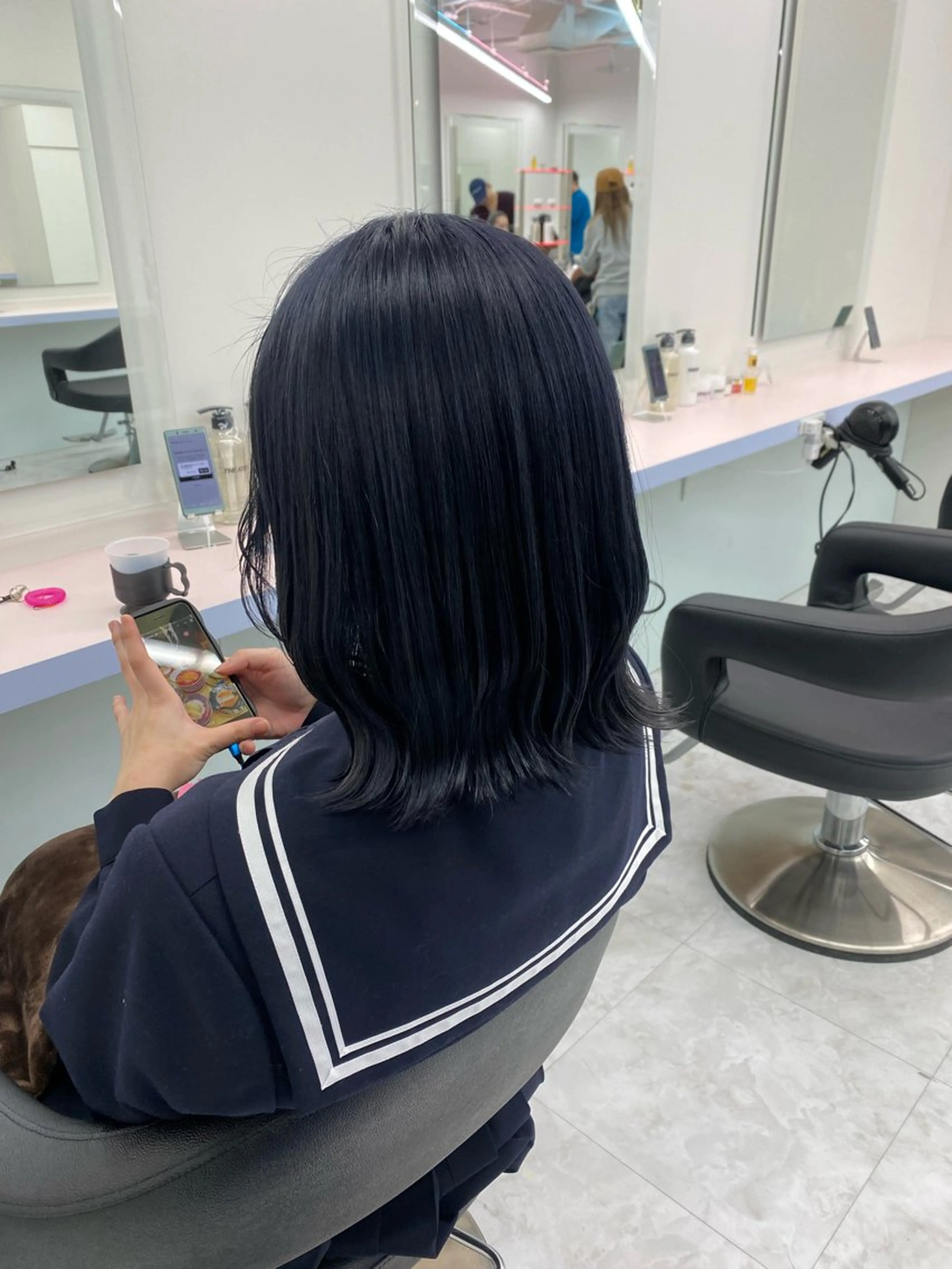 ミディアム カラー パーマ ヘアアレンジ 透明感ブリーチカラー 🌈TOMOHIROのヘアスタイル