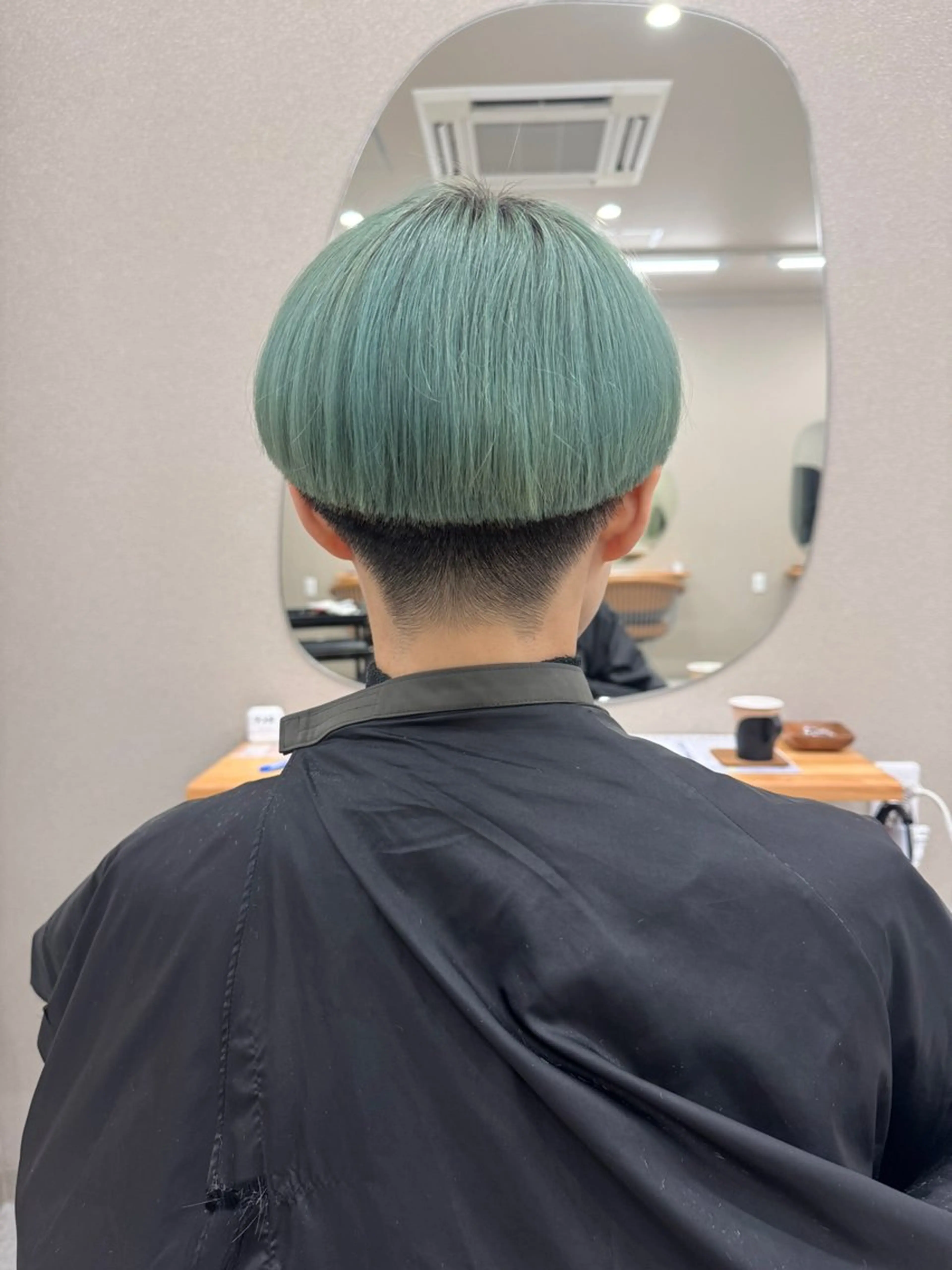 ショート ヘアカラー 福田 美波のヘアスタイル