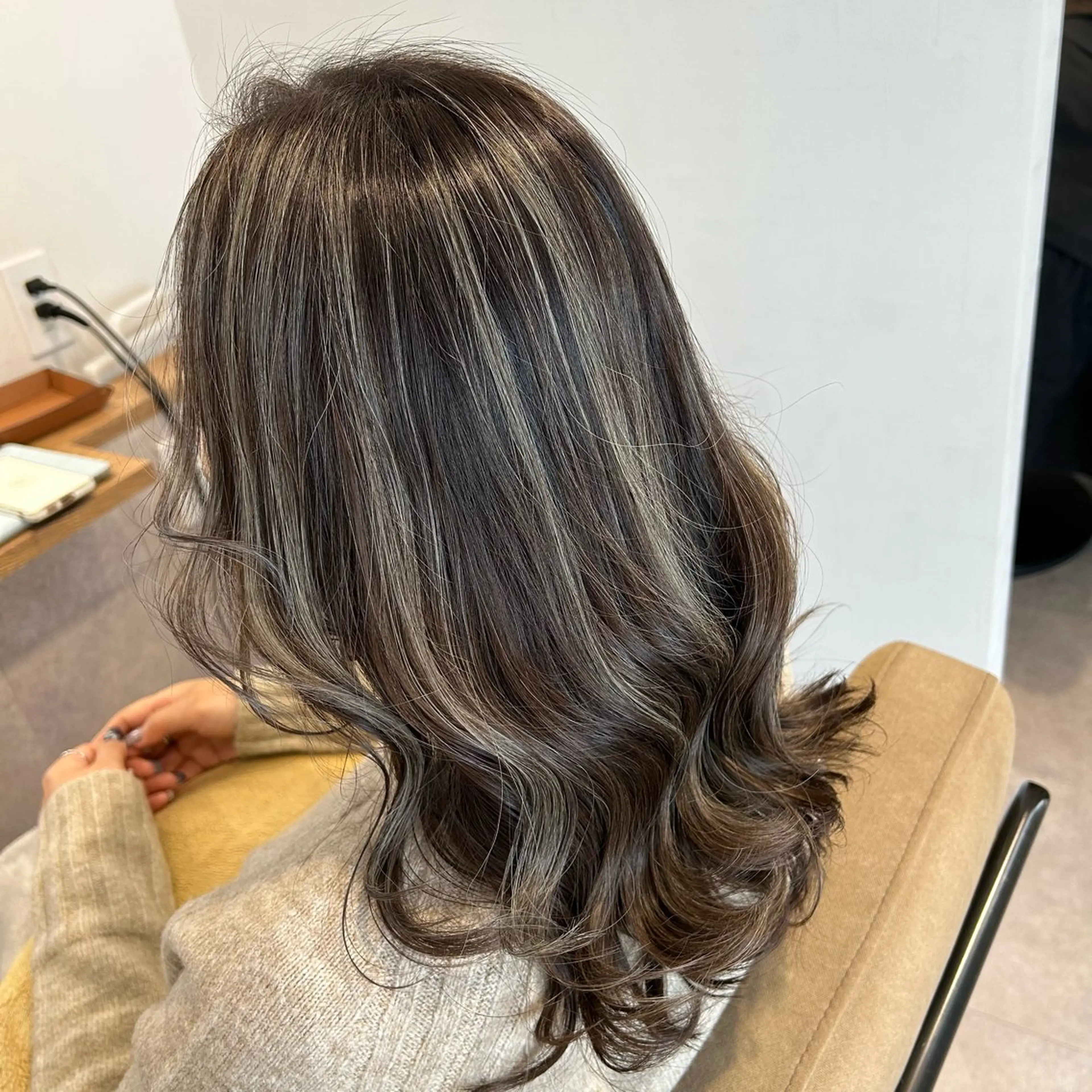 セミロング カラー 井手 孔介のヘアスタイル