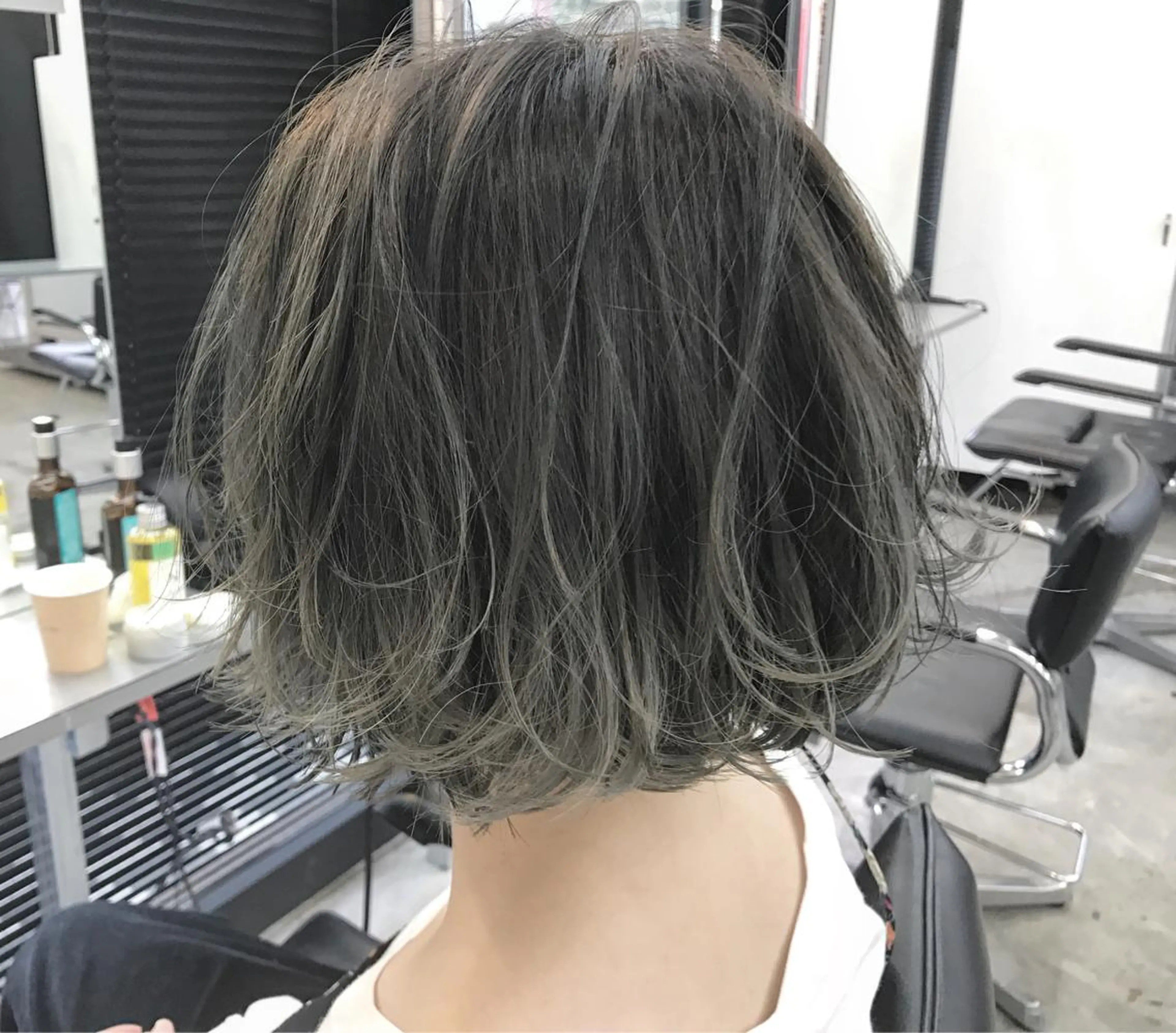 ミディアム カラー ブリーチ ブルーカラー ブルージュ 透明感カラー× レイヤーカット✨高梨のヘアスタイル
