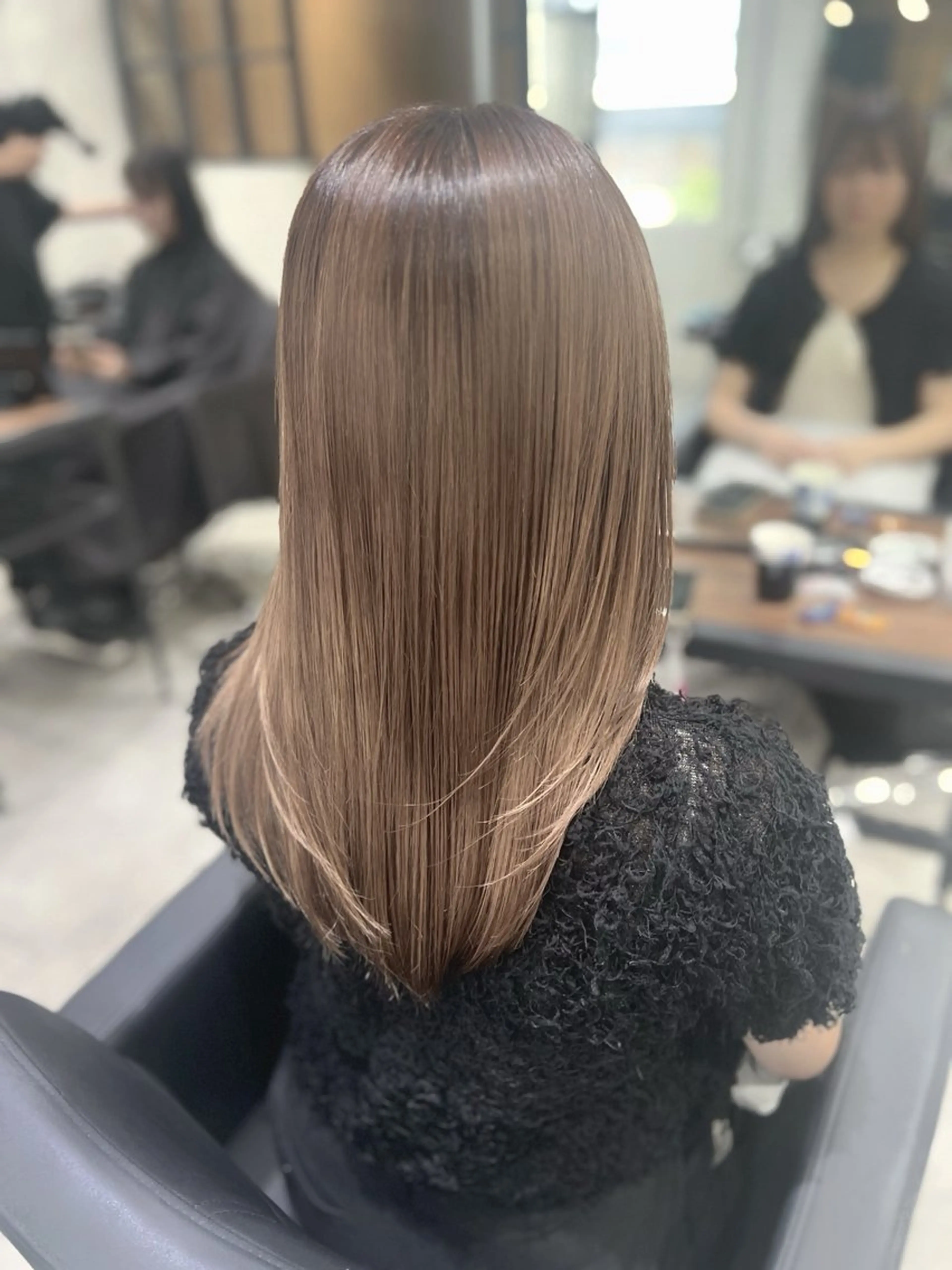 セミロング カラー ブリーチ ケアブリーチ グレージュ 顔周りカット ハッシュカット カット ヘアカラー トリートメント 🌿海山龍馬🌿前髪 /顔まわり/レイヤーのヘアスタイル