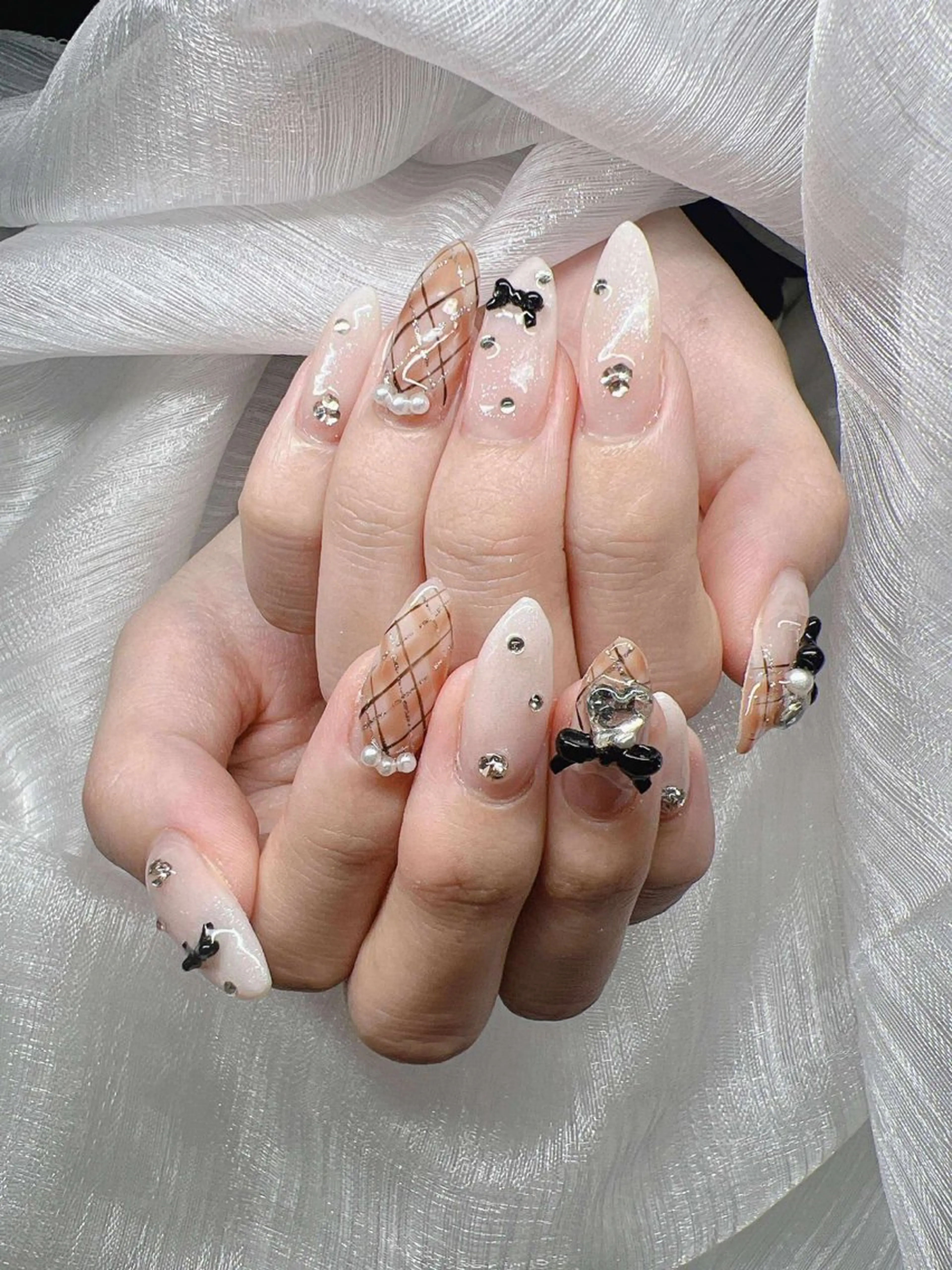 ネイル 長さ出し グラデーション 卒業式 キラキラネイル マグネットネイル ハンドネイル Lee Nailsのネイルデザイン
