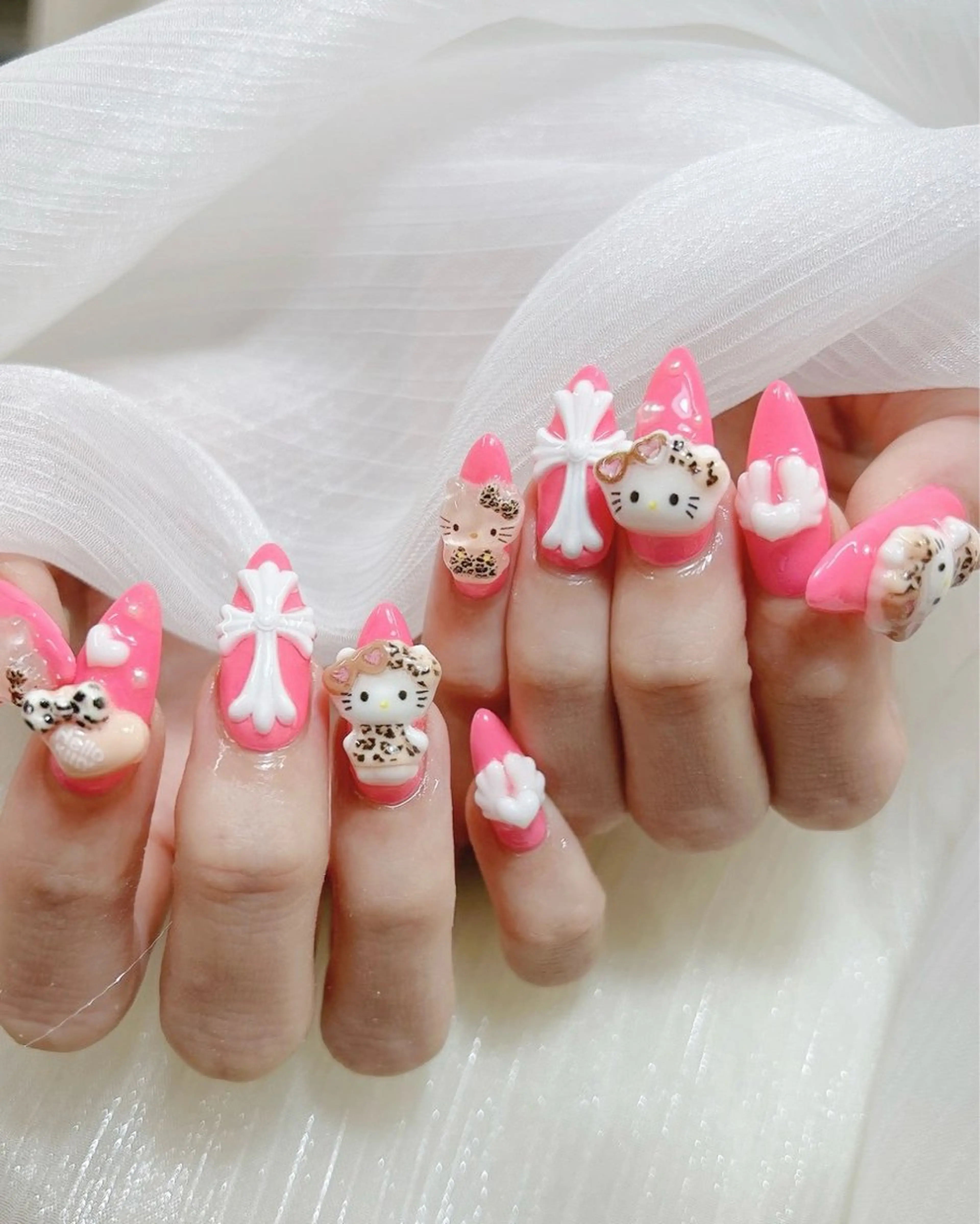 ネイル チークネイル ドット フレンチネイル ハート キラキラネイル ハンドネイル Speraネイル 大宮店🎀のネイルデザイン