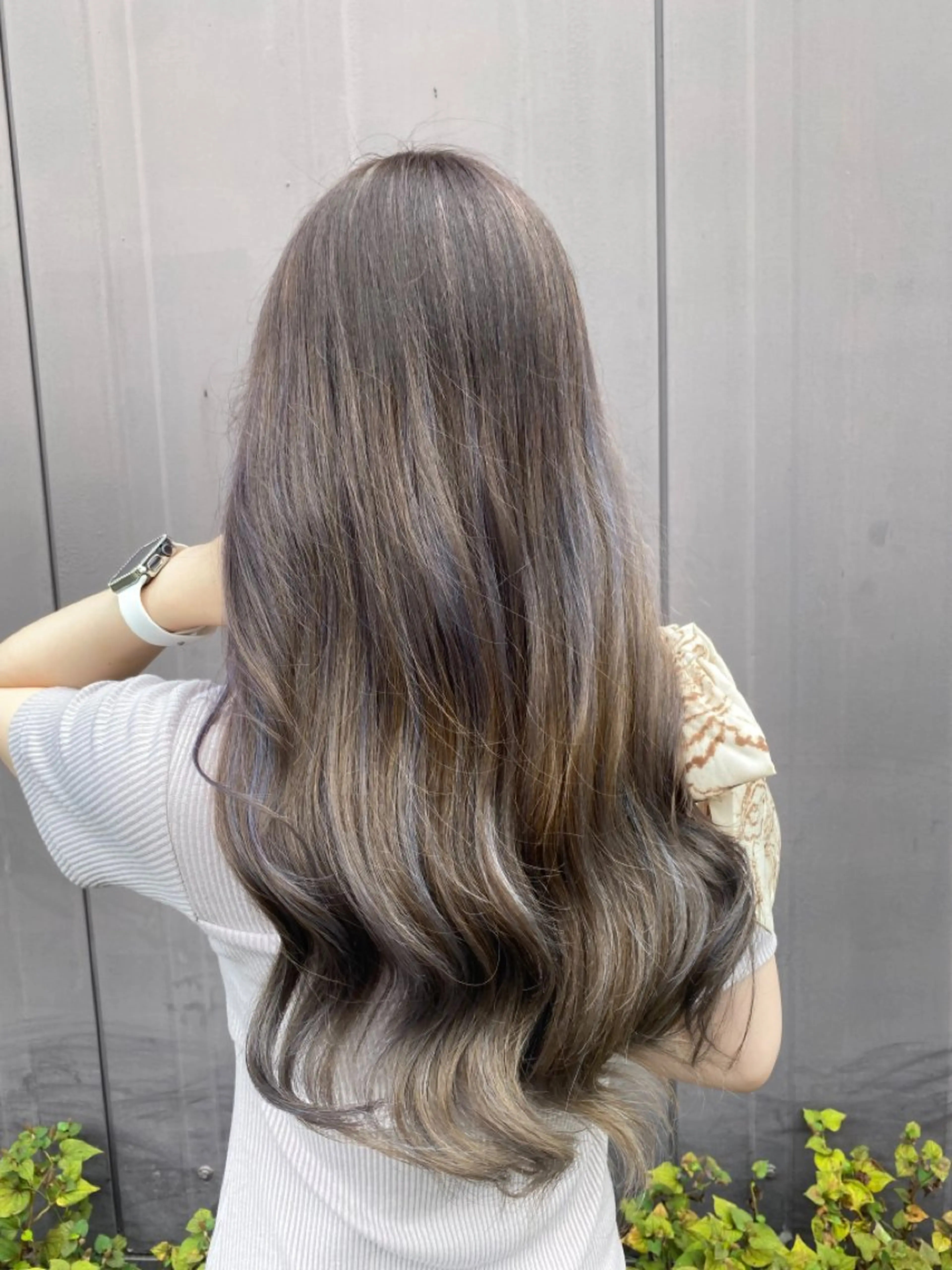 ロング カラー 山西 真琴のヘアスタイル