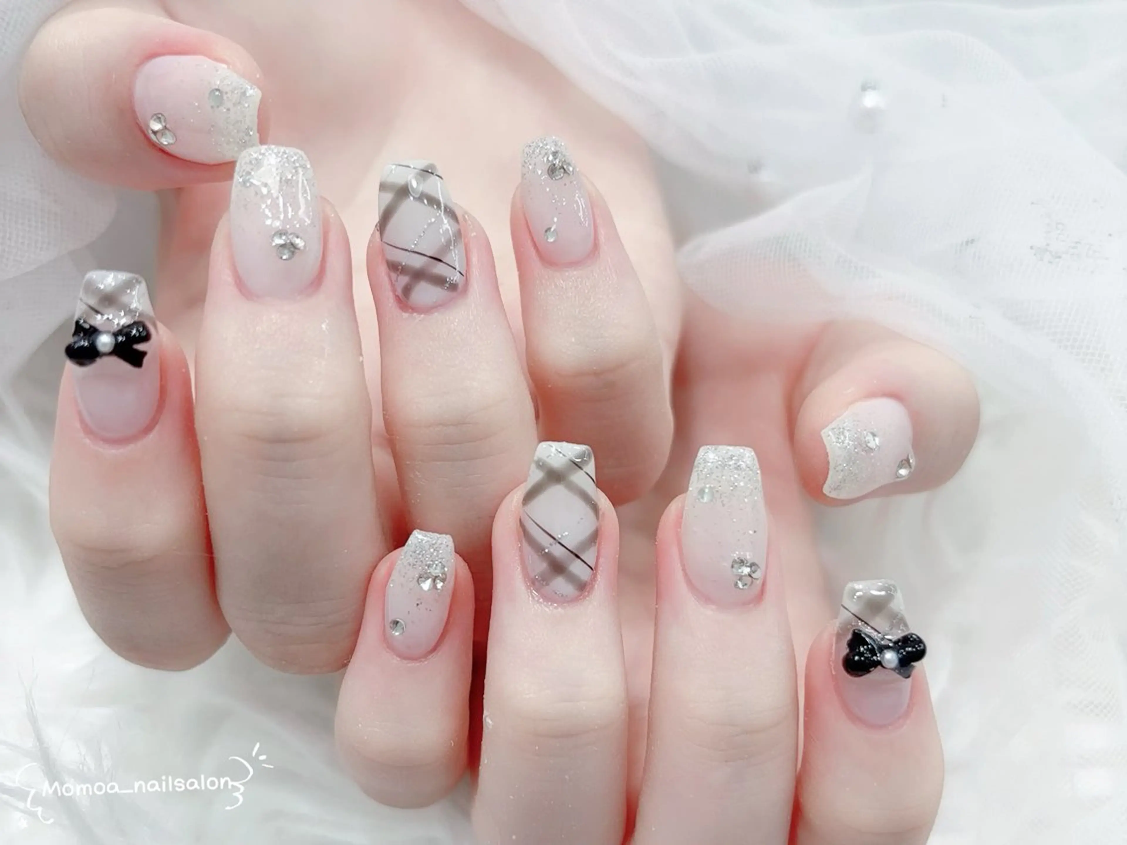 ネイル 成人式 ロングネイル マグネットネイル 大理石ネイル(マーブル) リボン ハンドネイル MoMoA Nail ネイル長さ出し専門店のネイルデザイン