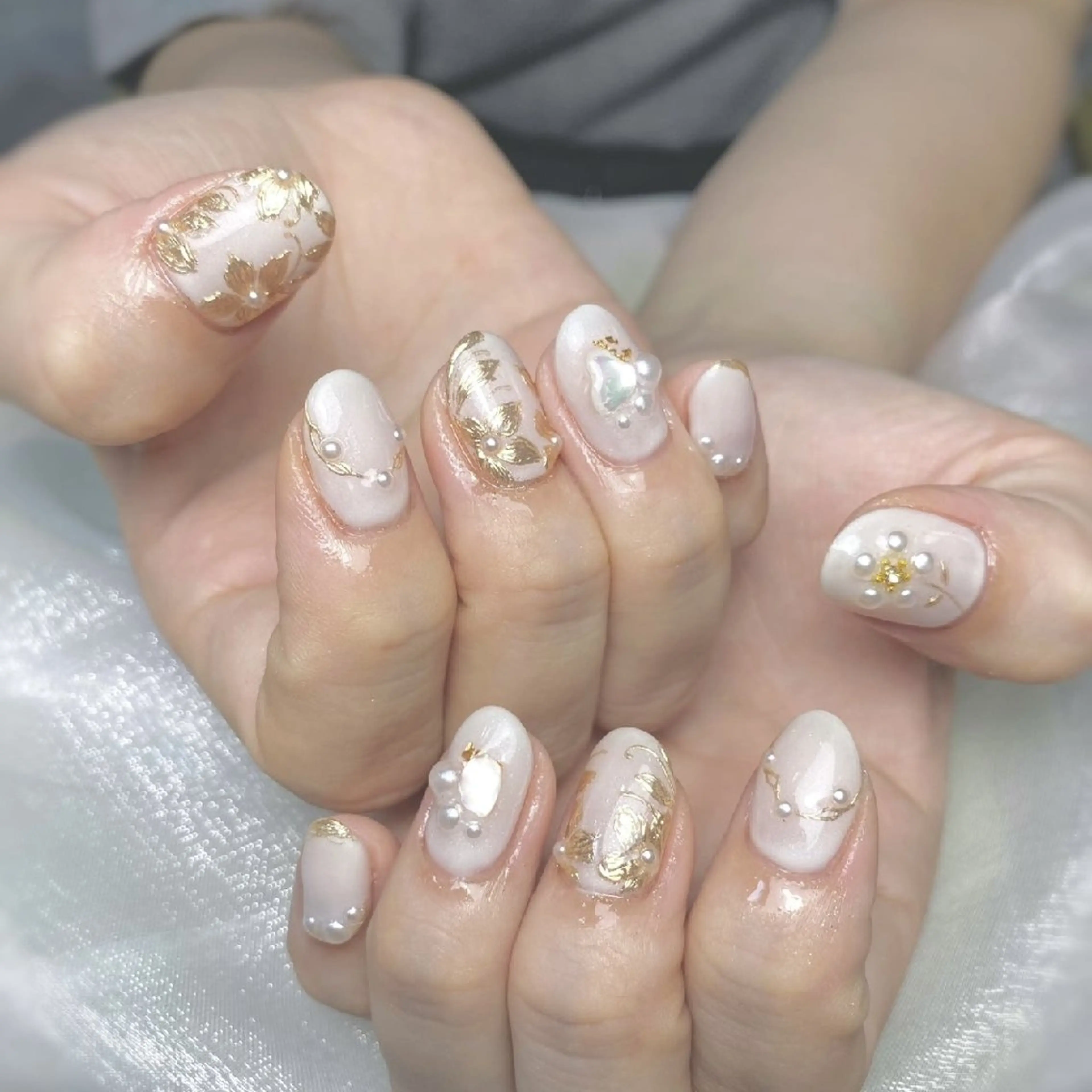 ネイル アートネイル フラワーネイル ミラーネイル 持ち込み ホワイト ハンドネイル UM Nail Salonのネイルデザイン