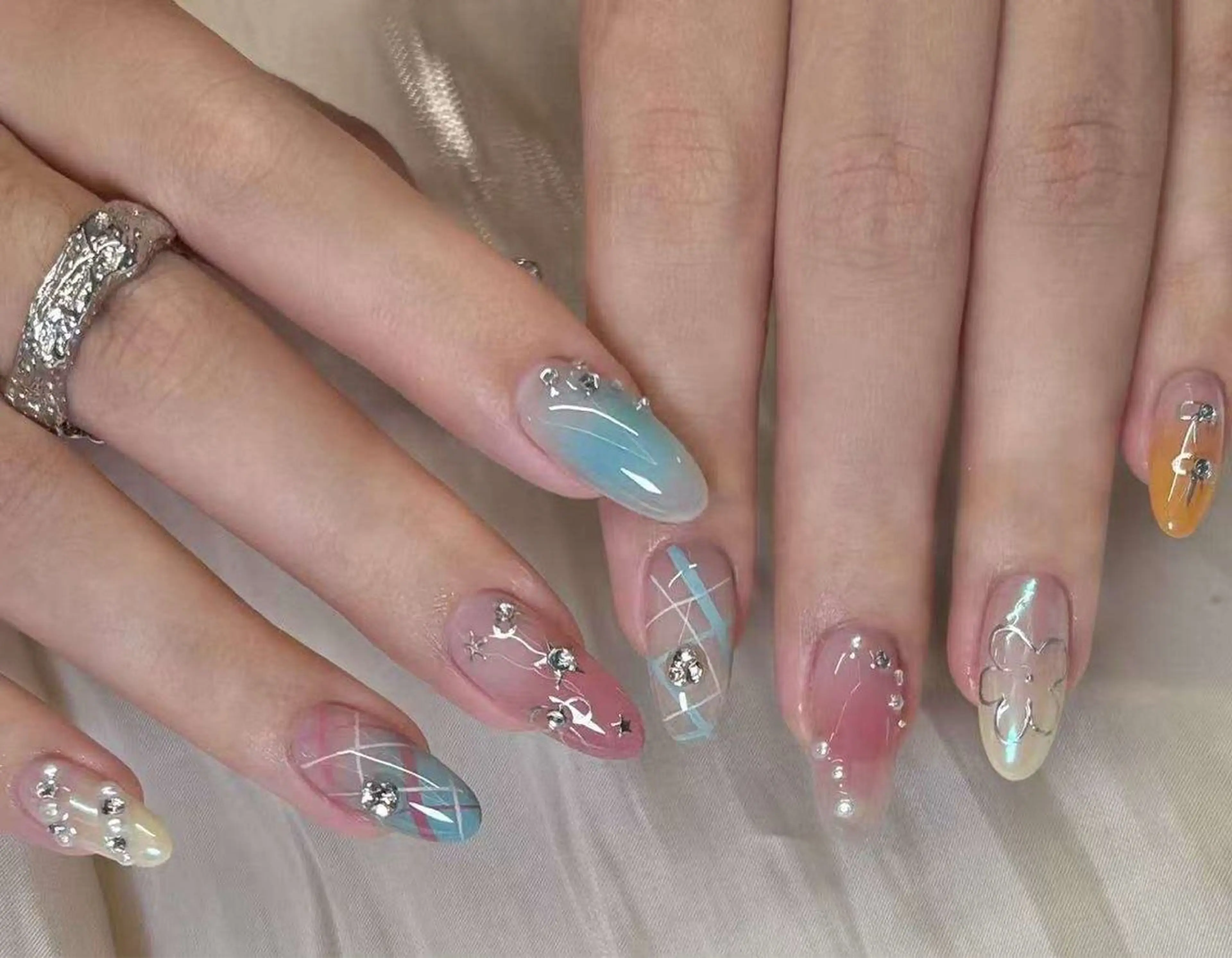 ネイル フラワーネイル フレンチネイル ジェルネイル ガラスフレンチ ハート ハンドネイル BabyYouMi nailのネイルデザイン