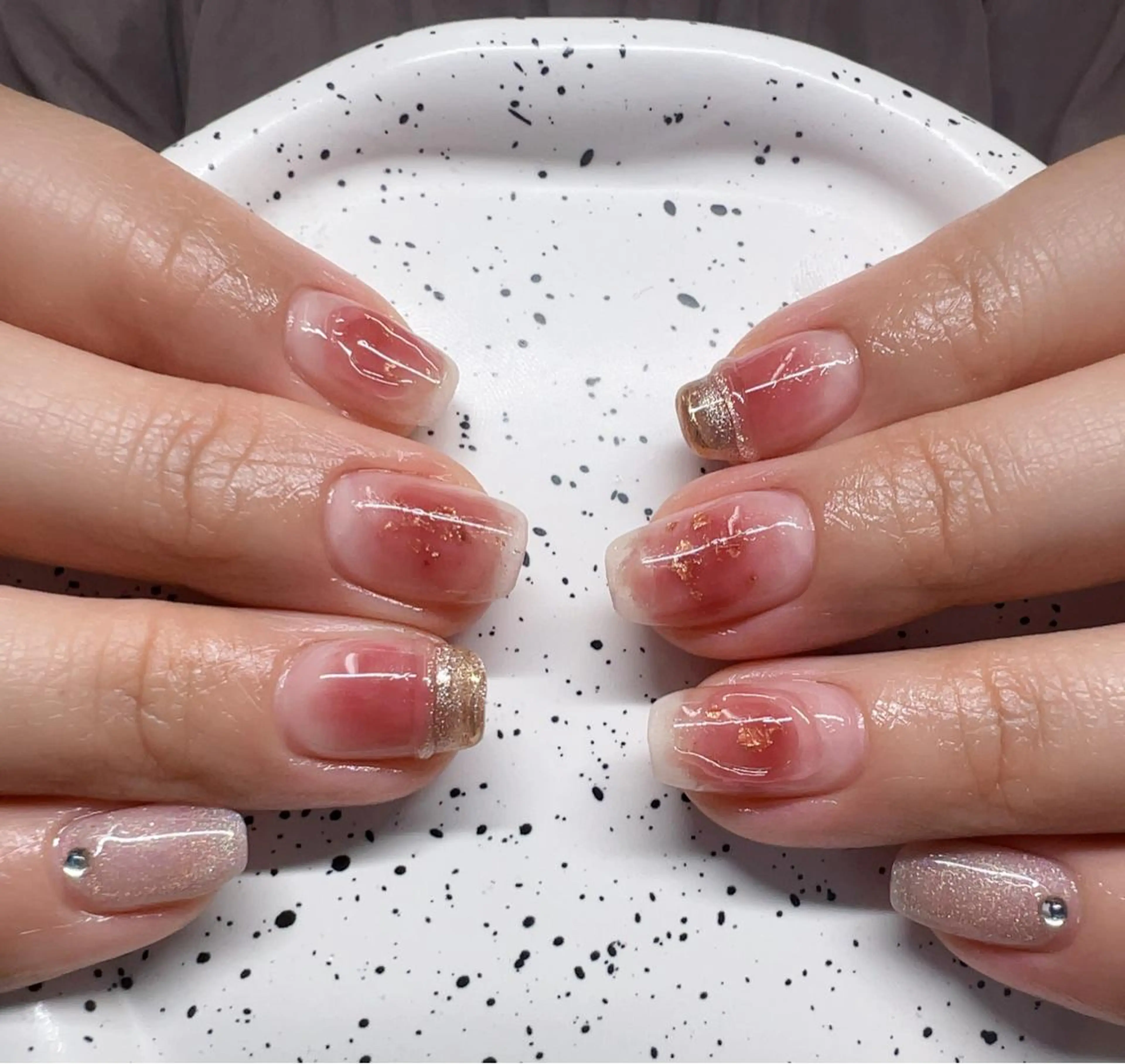 ネイル マグネットネイル ニュアンスネイル ハンドネイル AngelChris ビューティーサロンのネイルデザイン