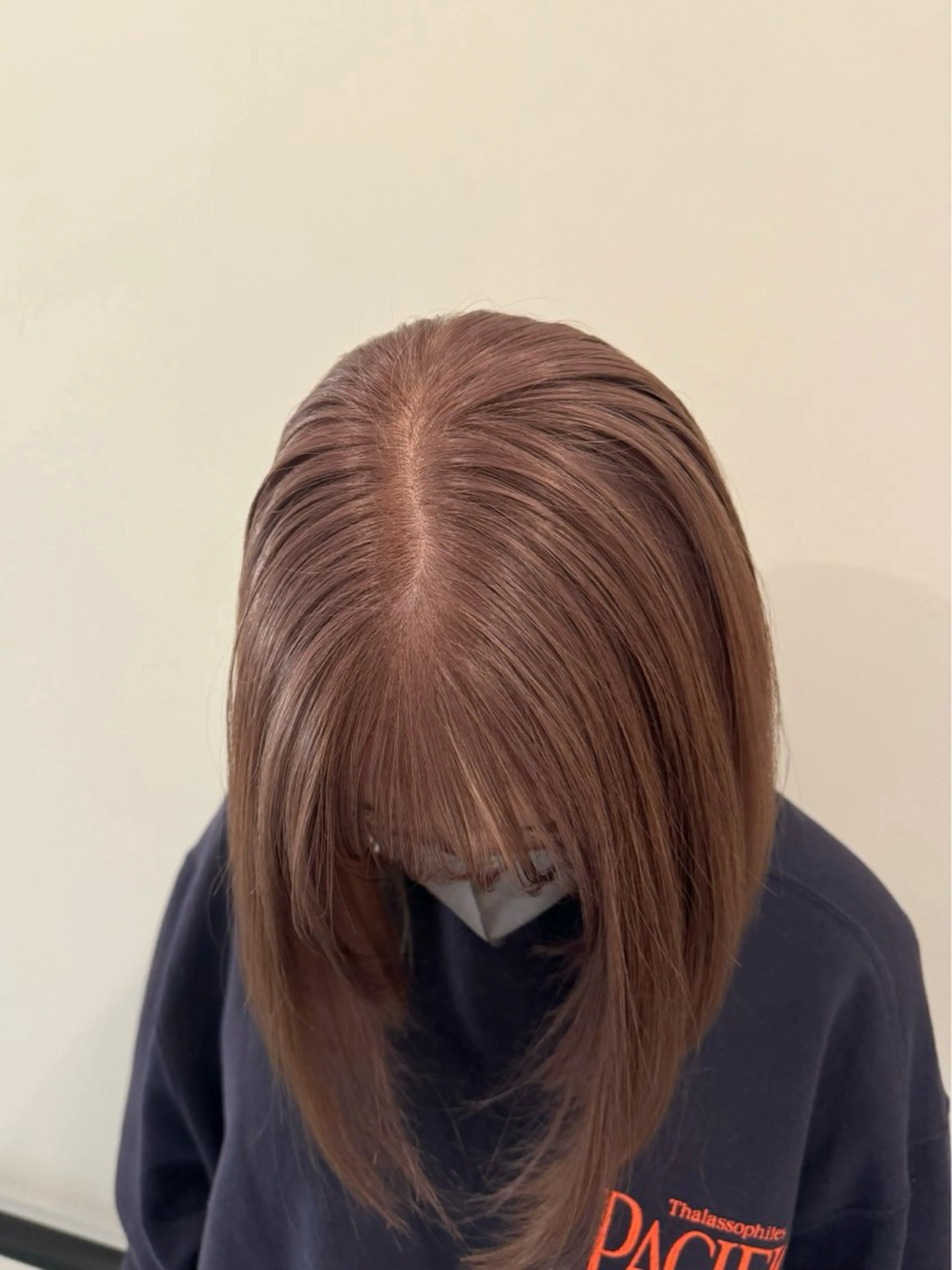 ショート カラー 小山 綾奈 ロングカットのヘアスタイル