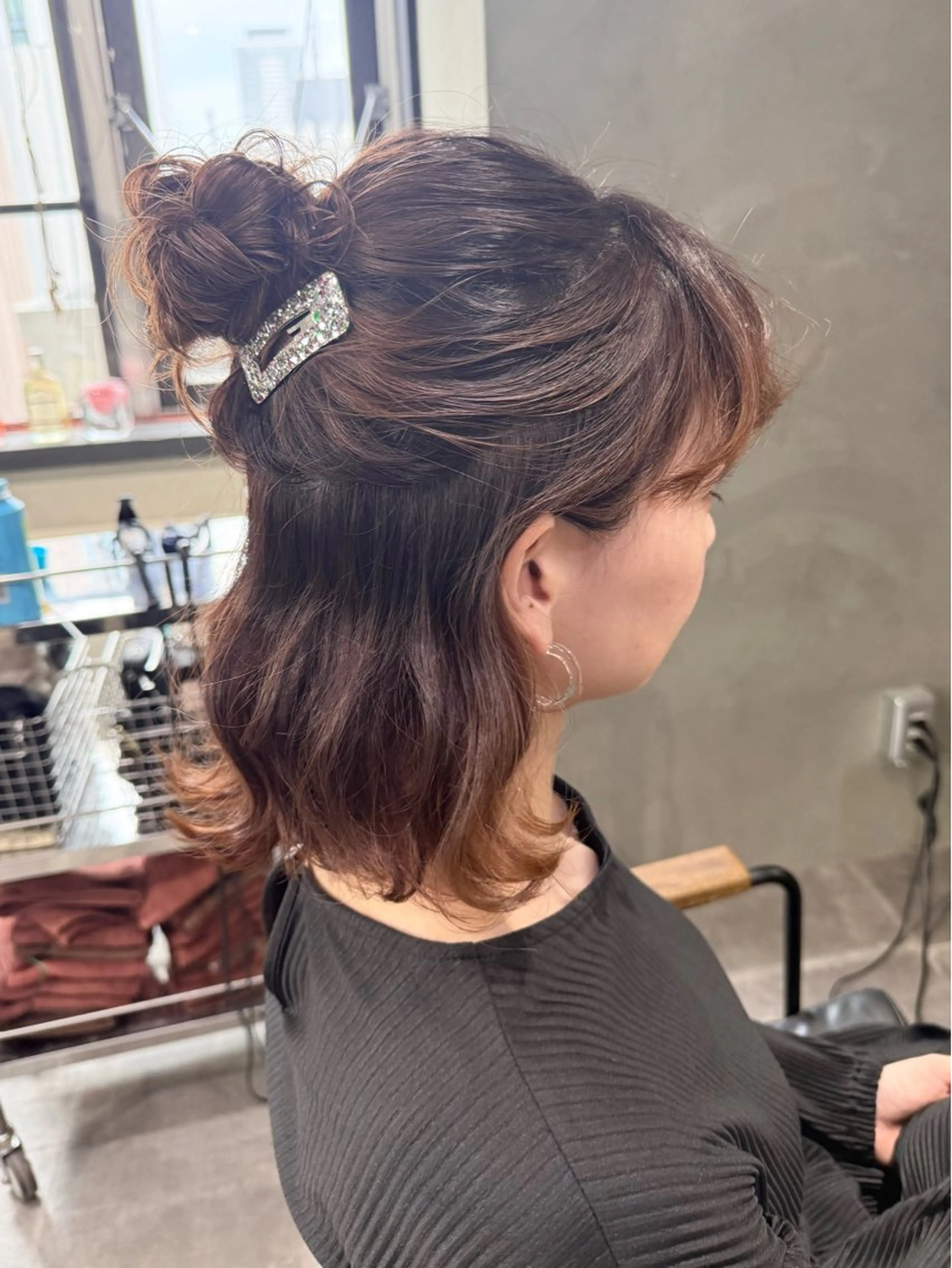ミディアム お団子ヘア ヘアセット 佐伯 桃のヘアスタイル