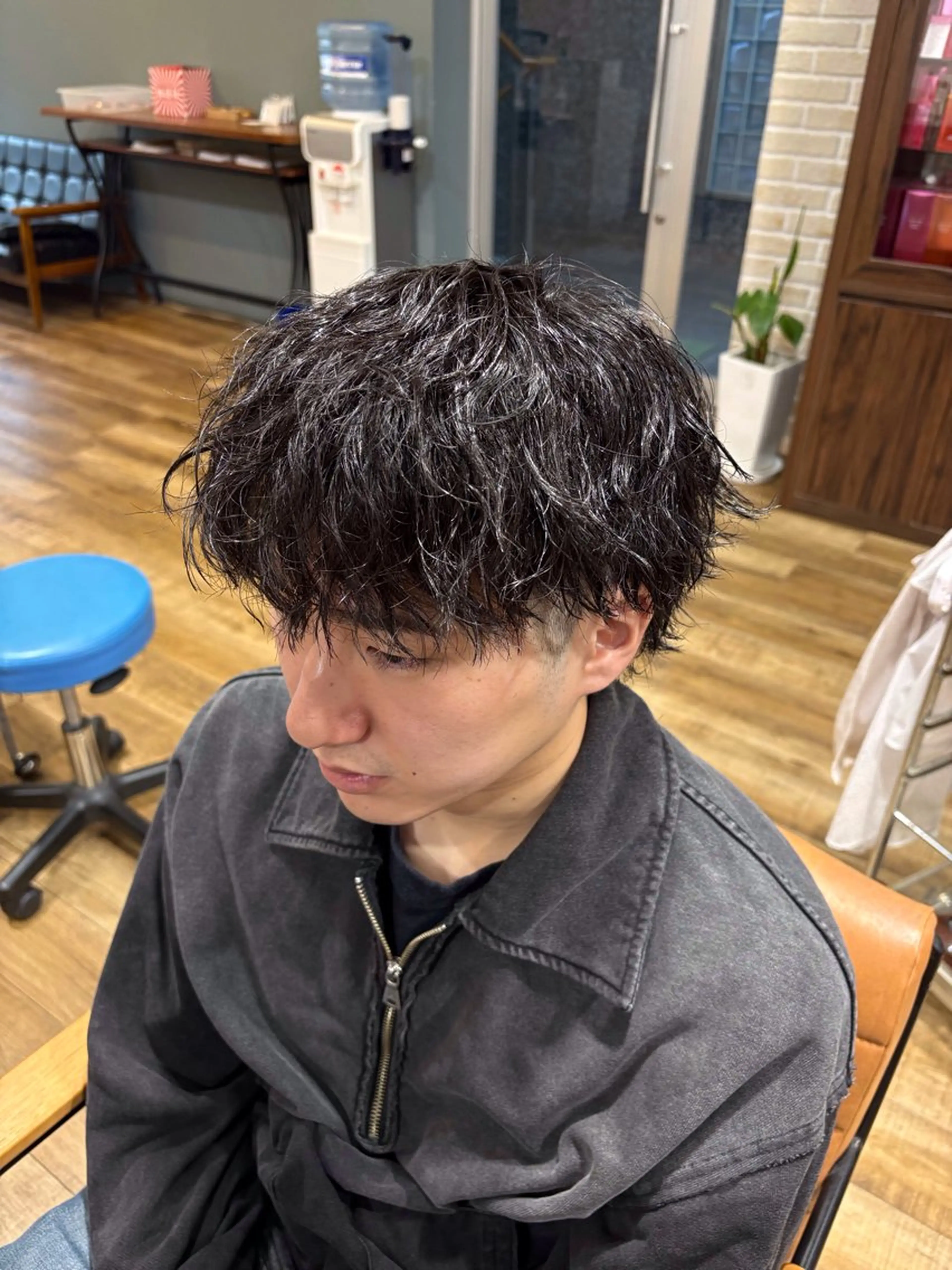 ミディアム パーマ メンズ ミディアムパーマ メンズパーマ カット パーマ 鶴田 将清のヘアスタイル