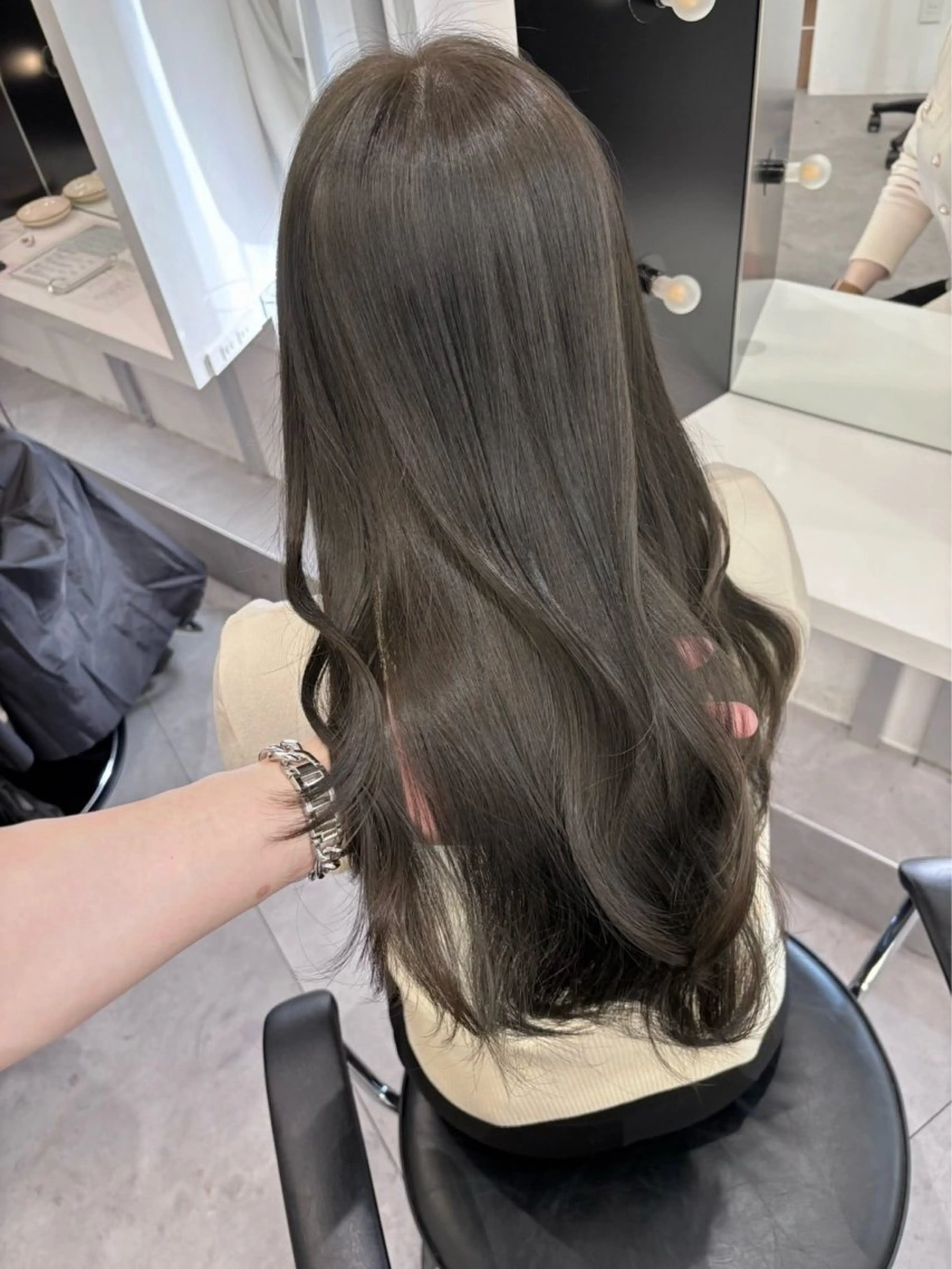 ロング ヘアカラー トリートメント 渥美 舞のヘアスタイル