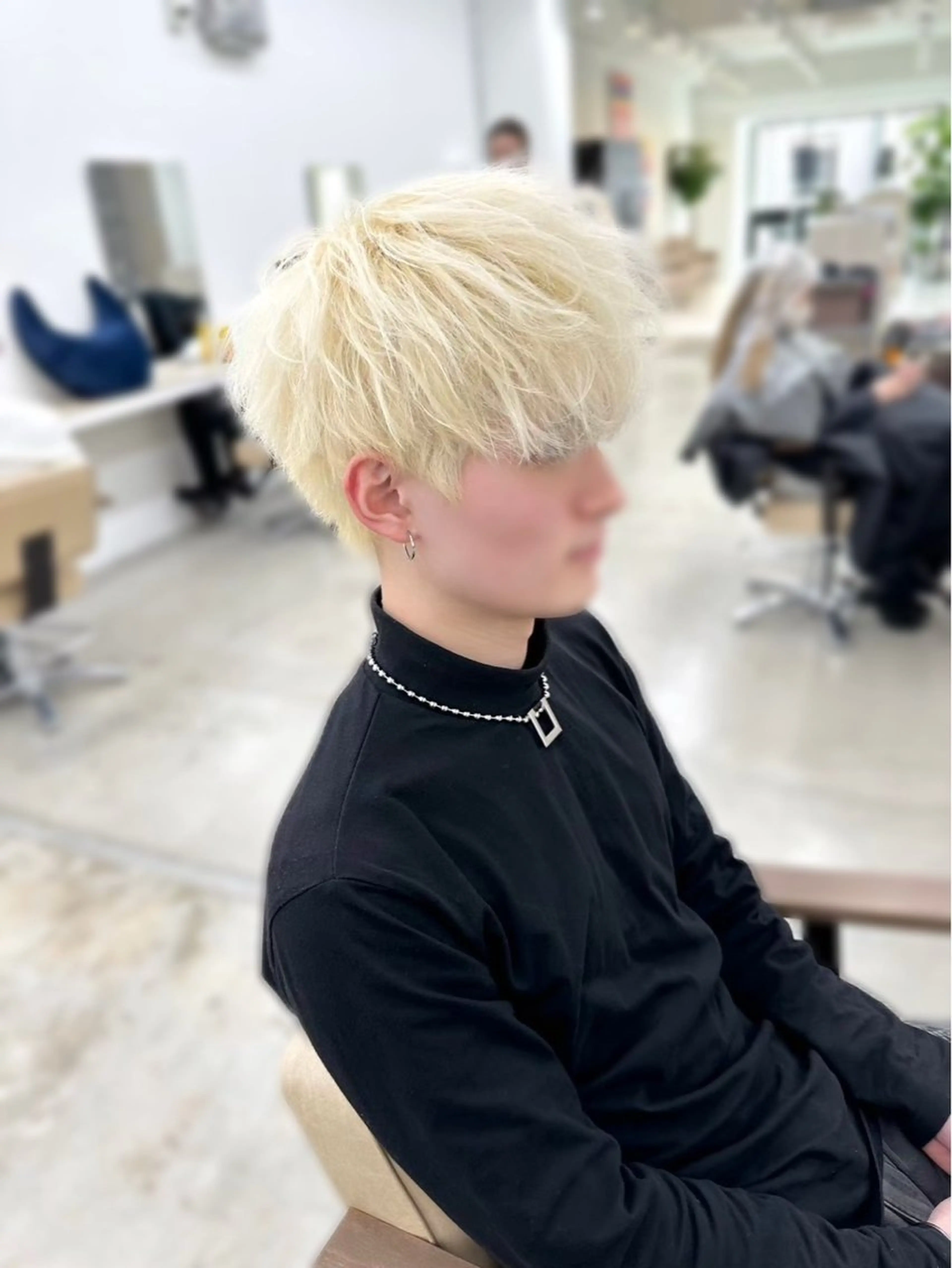 🧞♂️【メンズ限定】🧞♂️ケアブリーチ2回+オンカラー+艶トリートメント🪄 /ブロンド/金髪の写真