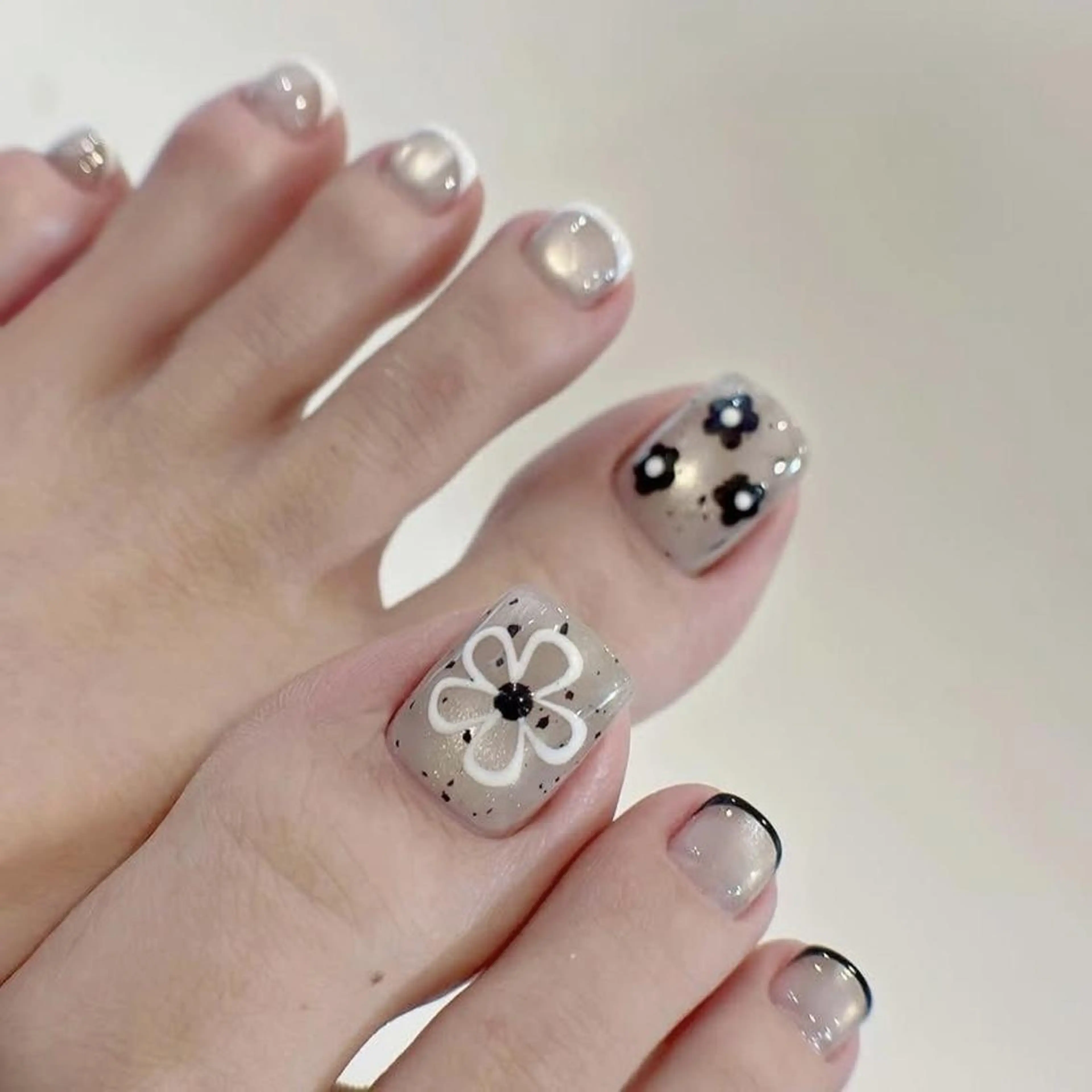 ネイル 長さ出し フレンチネイル グラデーション 卒業式 マグネットネイル MIHANA NAILのネイルデザイン