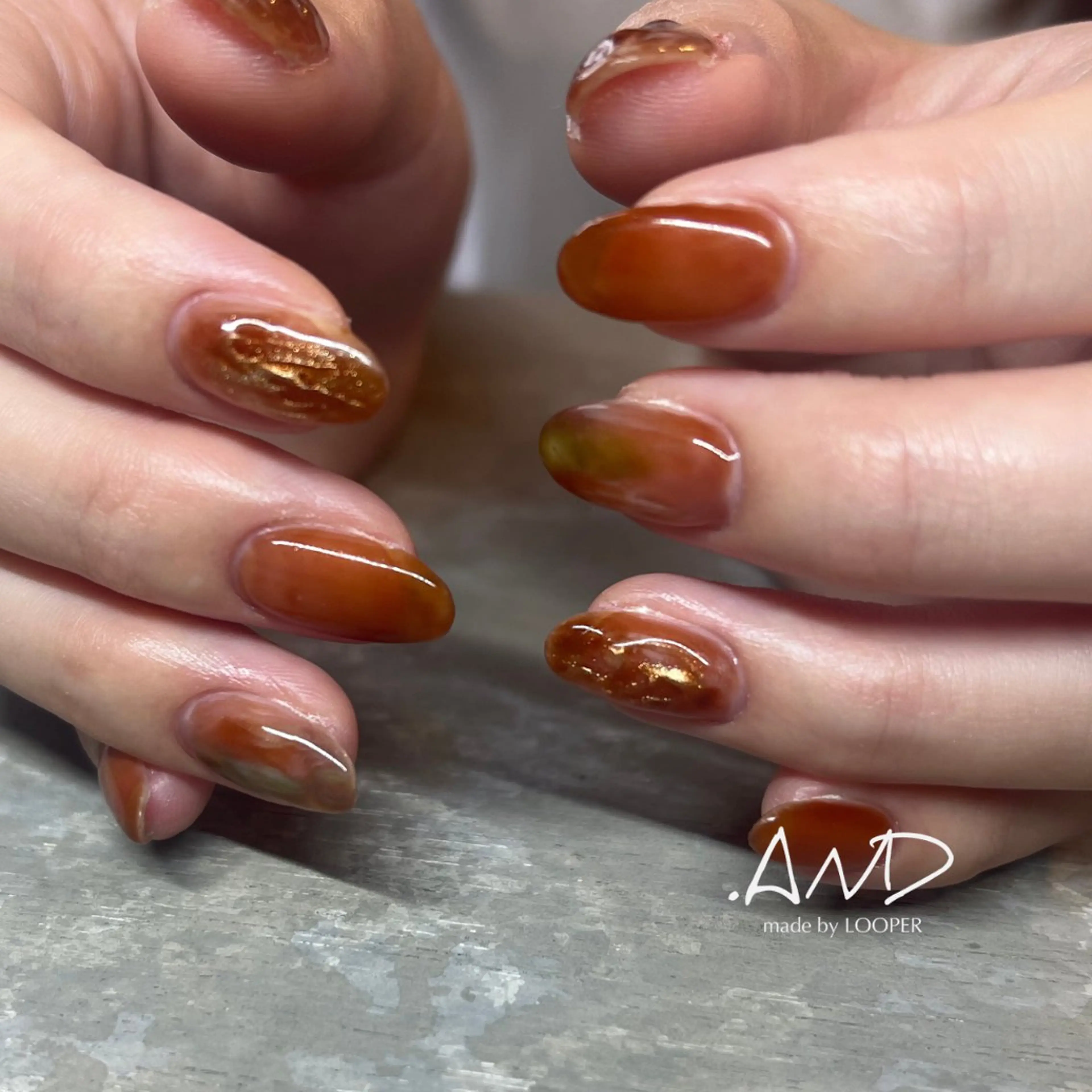 ネイル アートネイル ゴールド ニュアンスネイル オレンジ ハンドネイル LOOPER所属・mzh ...のネイルデザイン