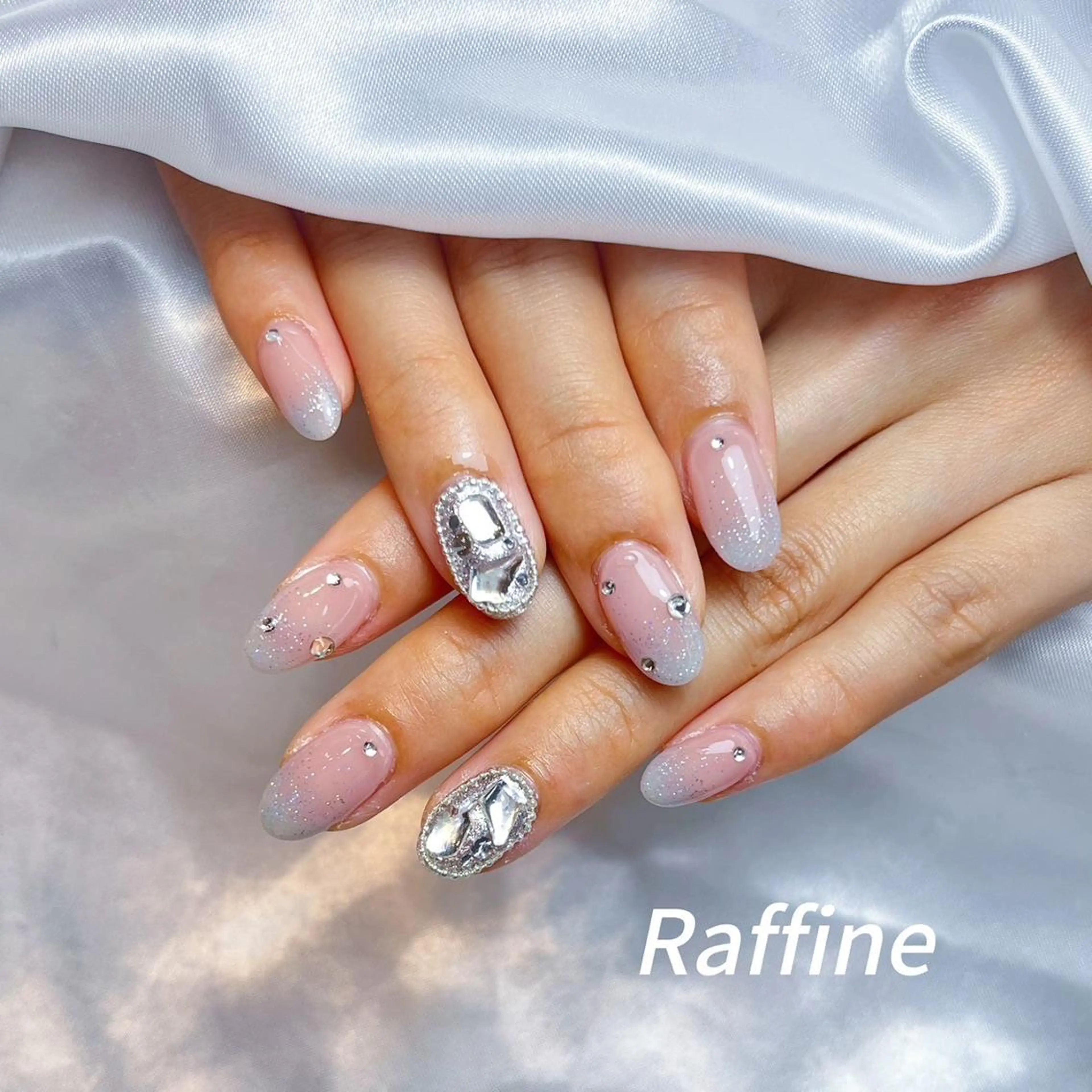 ネイル ハンドネイル RAFFINE haru🦋🩵のネイルデザイン