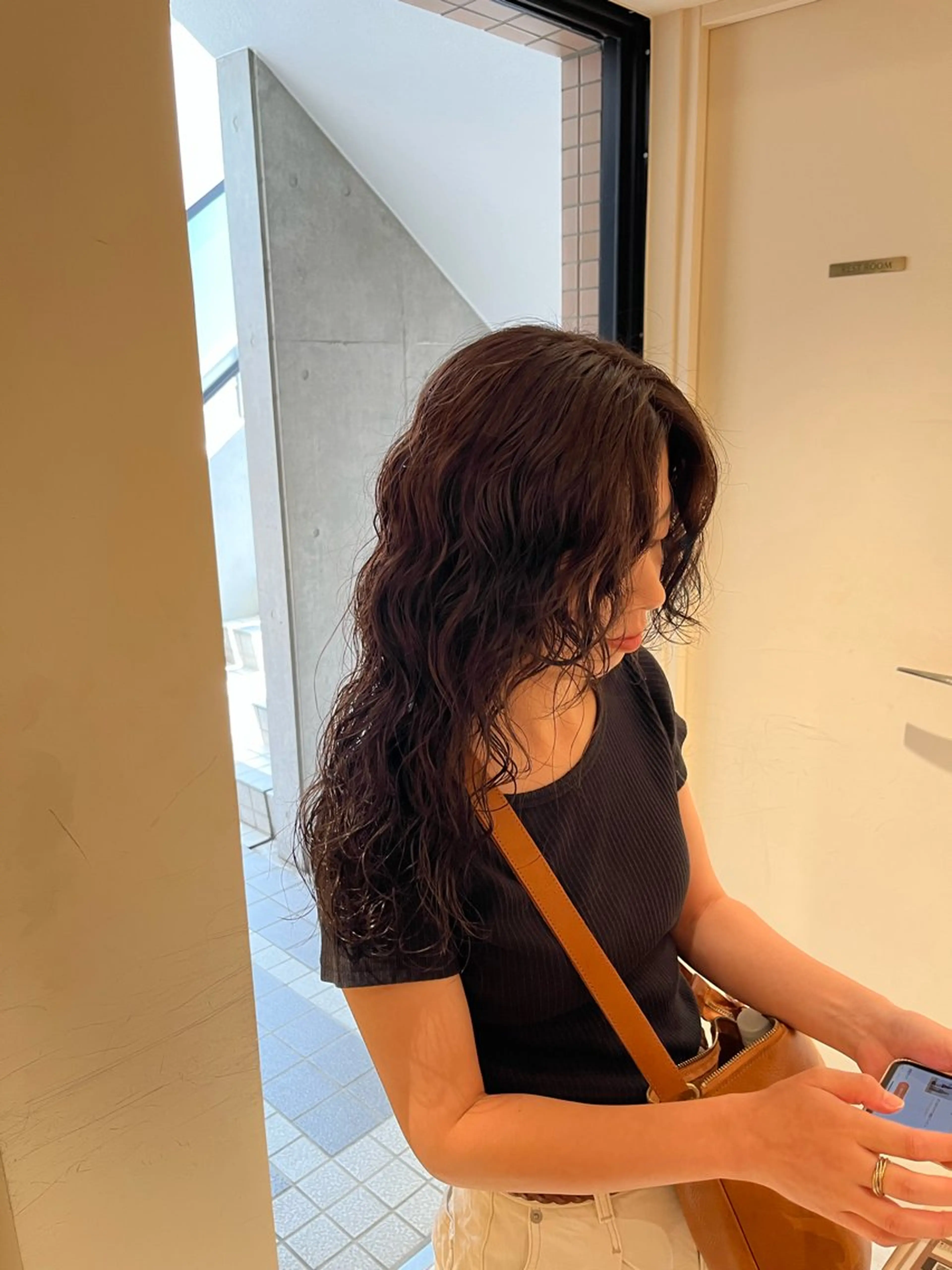 ロング パーマ ナミ🩶暗髪/暖色 ❤️/透明感/縮毛のヘアスタイル