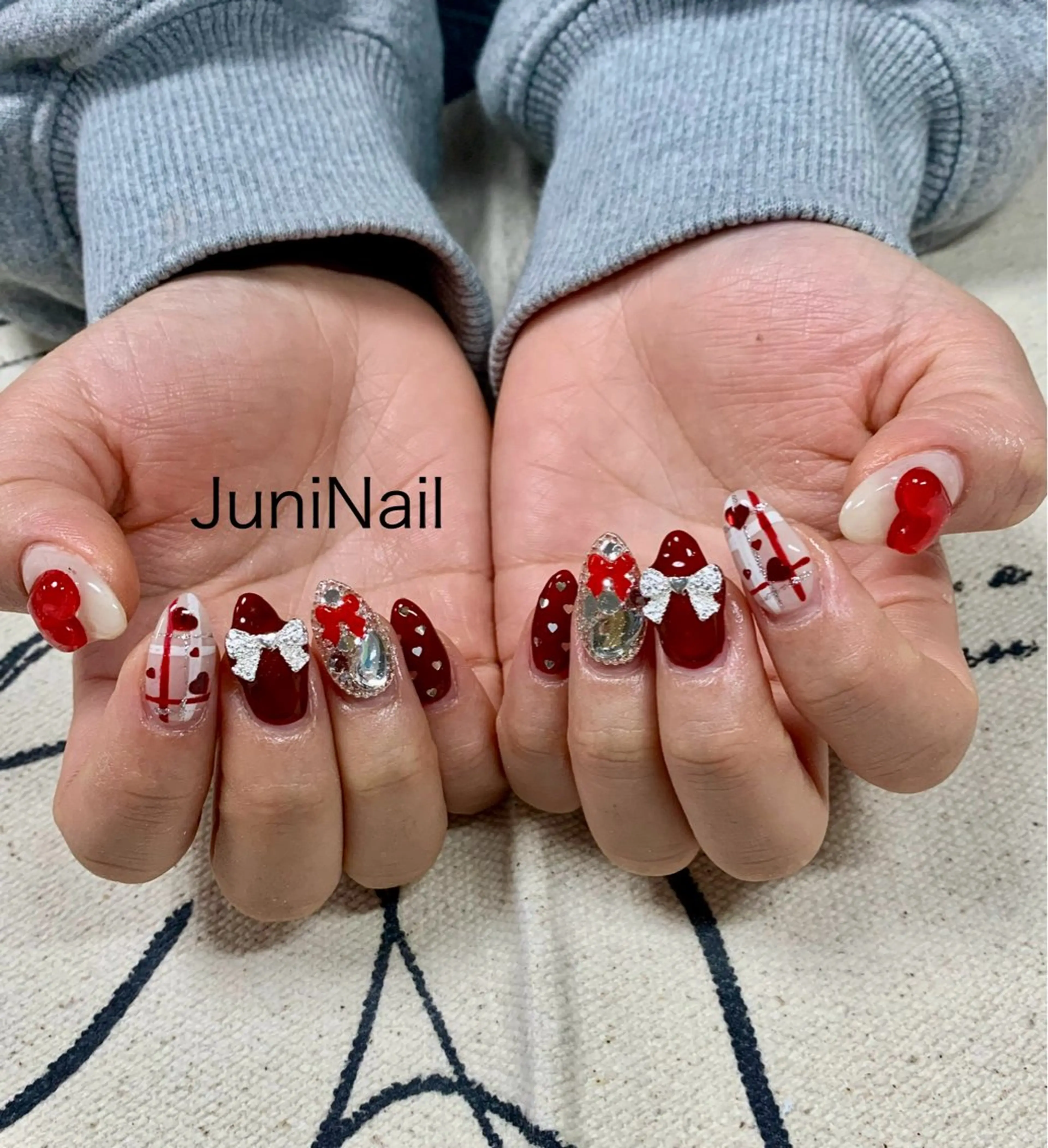 ネイル オーロラネイル クリアネイル 成人式 フラッシュネイル 氷ネイル・うるうるネイル ハンドネイル JuniNail 주니네일🇰🇷suのネイルデザイン