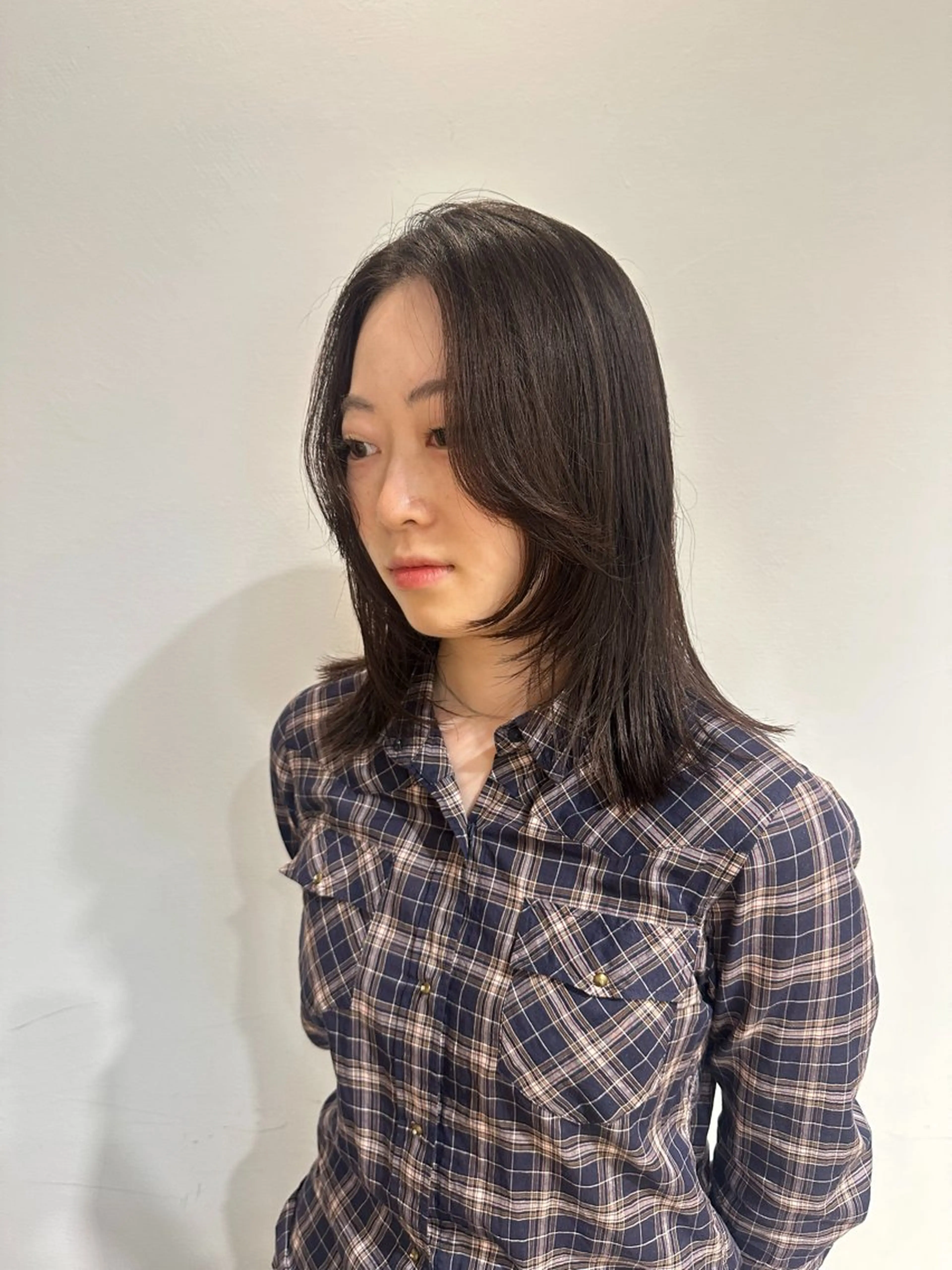 セミロング カット 塩澤 榛奈のヘアスタイル