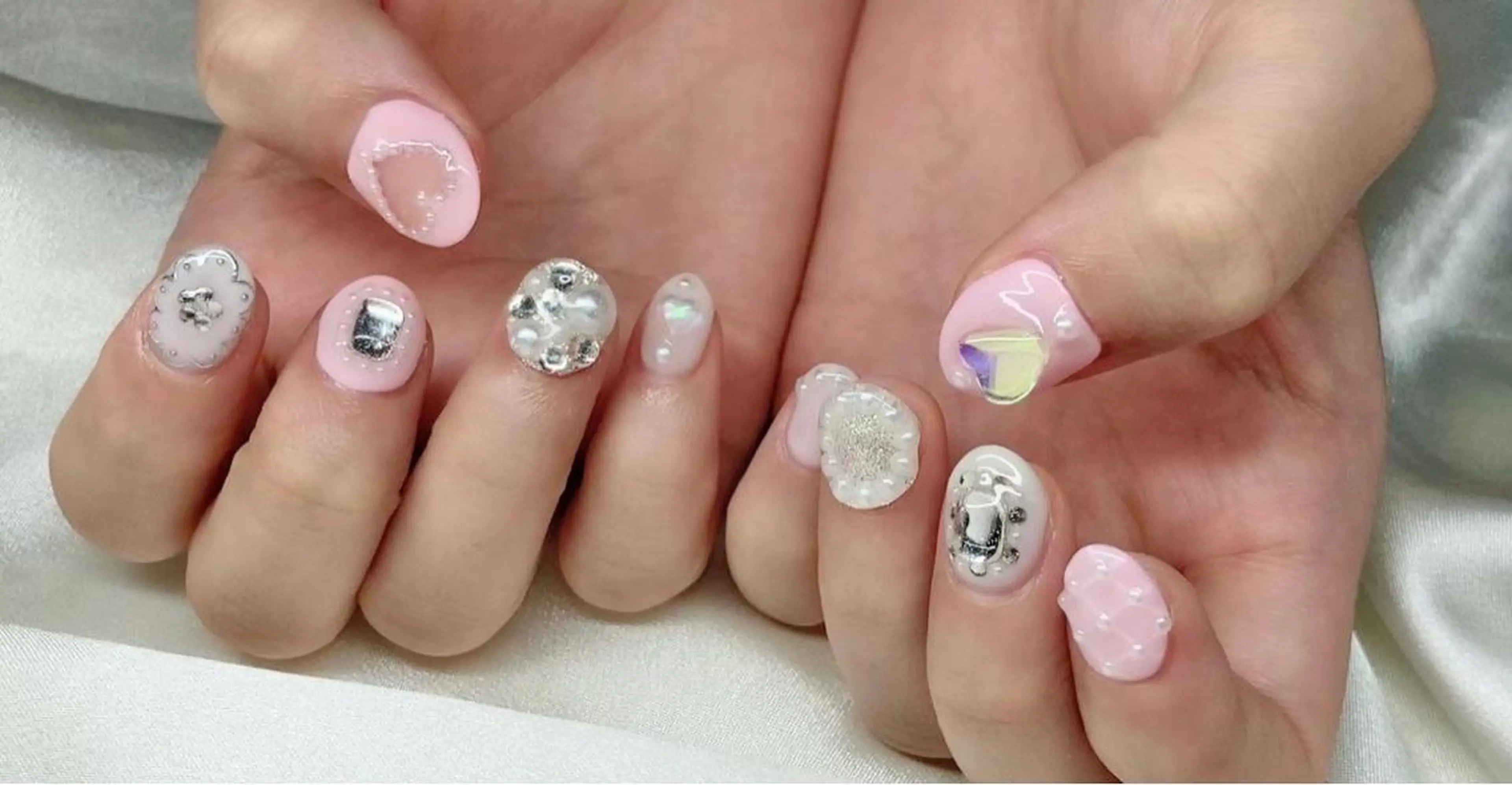 ネイル マツエク・マツパ アイブロウ 韓国風マツエク パリジェンヌラッシュリフト まつげパーマ ワンホンマツエク 長さ出し ハンドネイル Nail&eye Belire 新宿のネイルデザイン