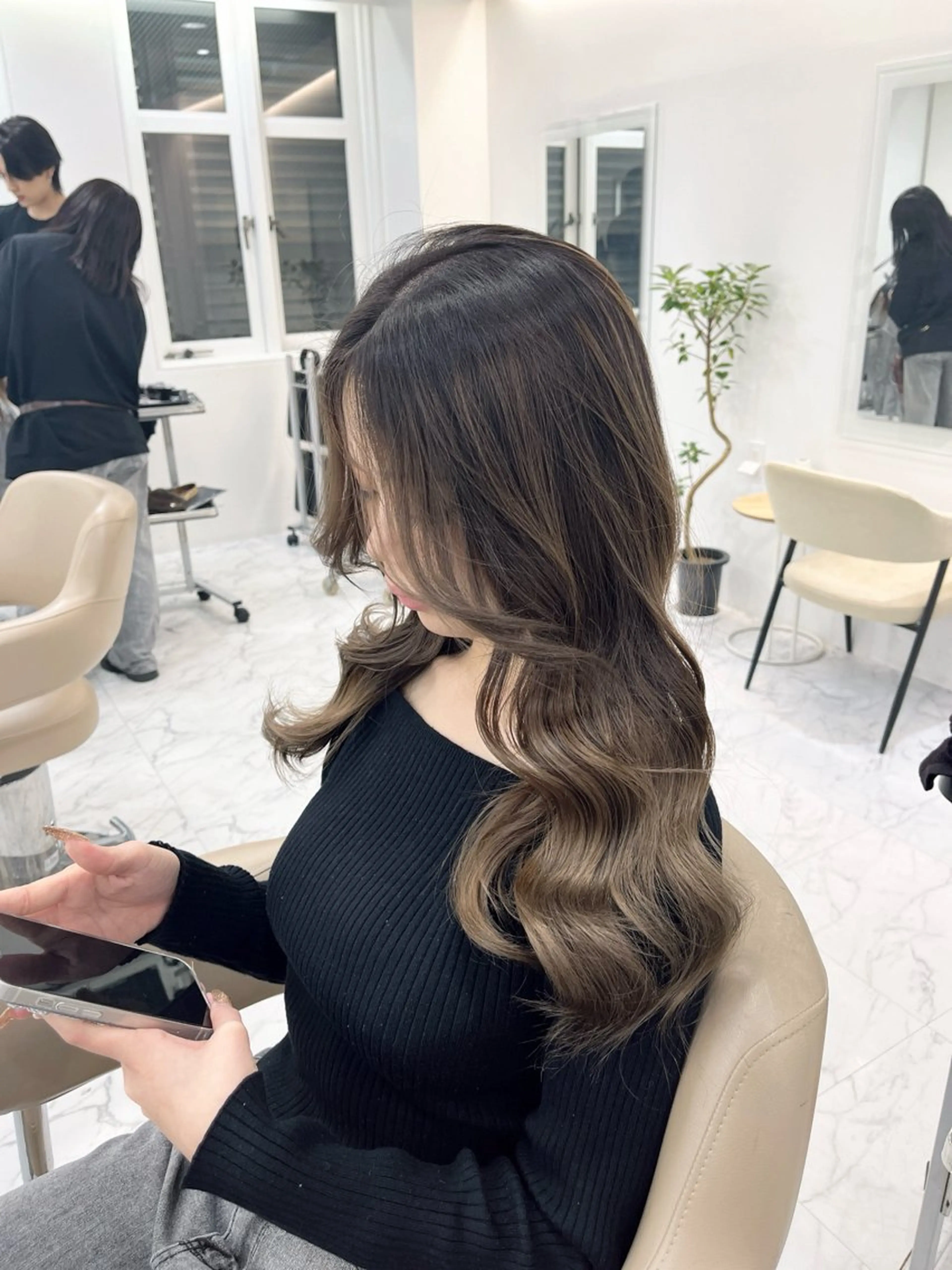 セミロング カラー 赤み消し透明感カラー オオヤマのヘアスタイル