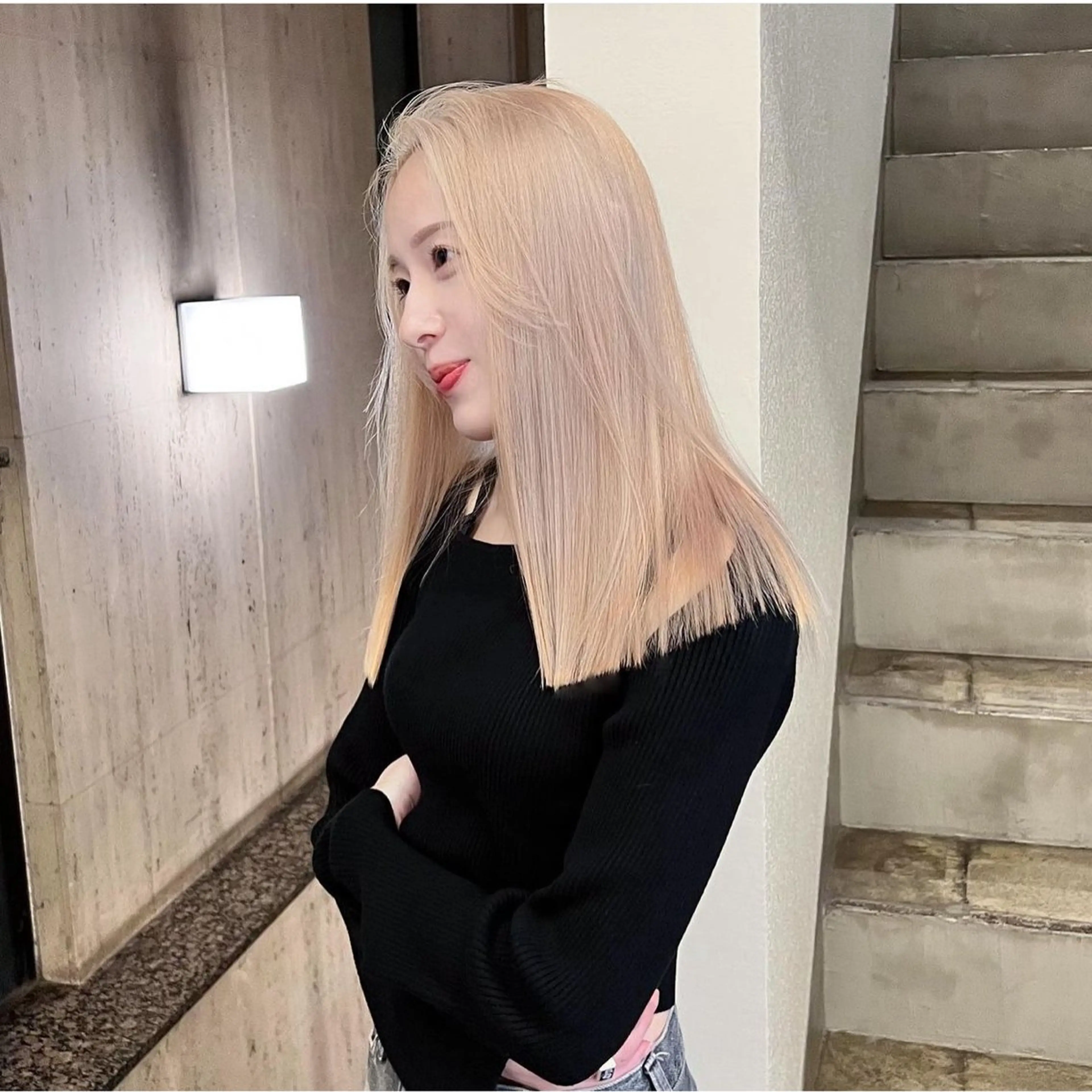 セミロング カラー 抜きっぱなしブロンド ブロンド ヘアカラー ムラ修正💎 艶髪ハイトーン💎のヘアスタイル